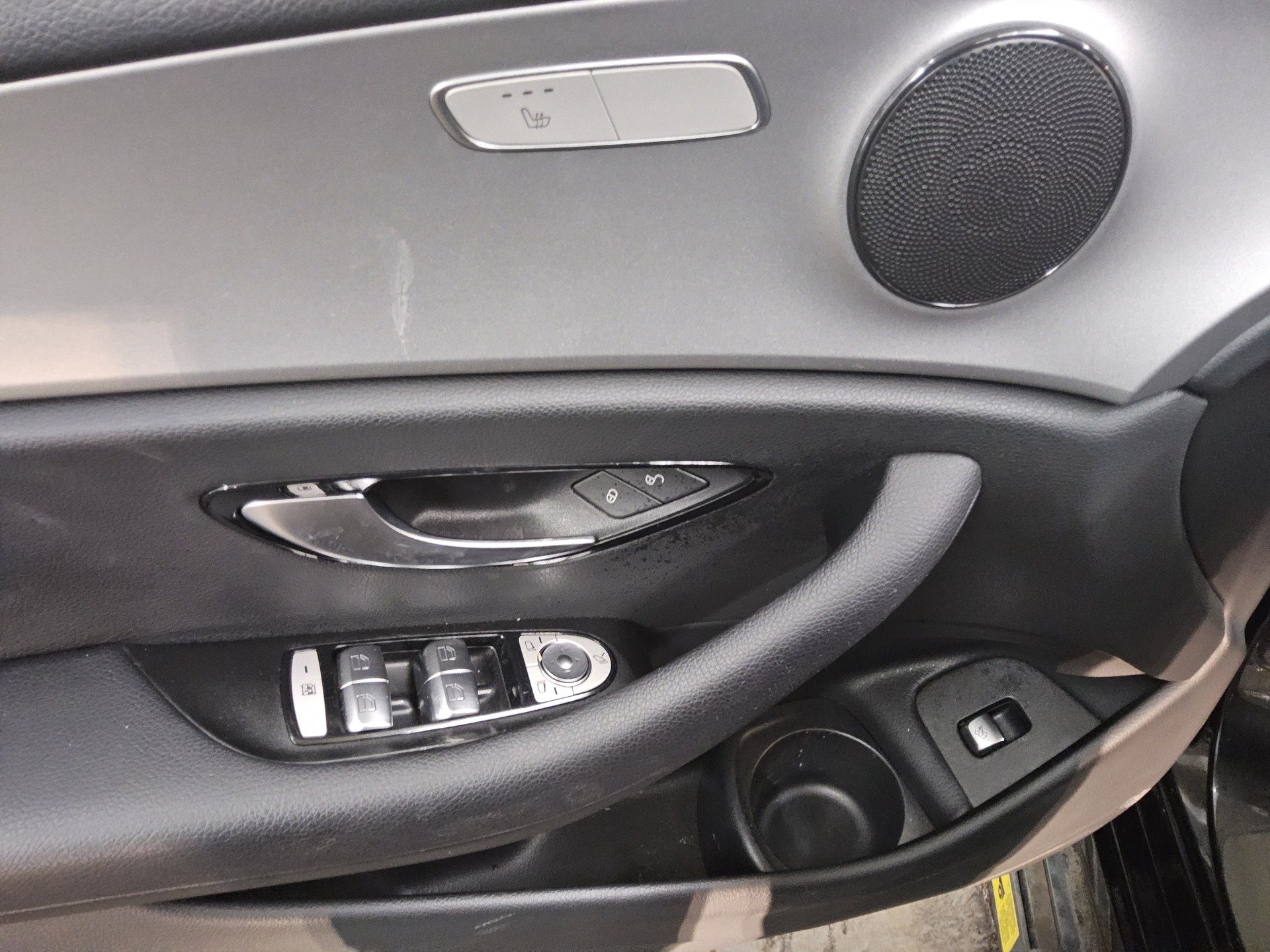 Mercedes-Benz E 300 de Widescreen LED RFK PDC 9