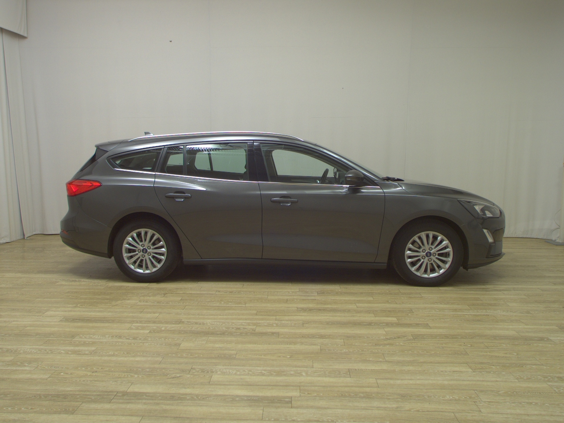 Ford Focus Turnier 1.5 EB Titanium NAVI KLIMAAUT SHZ RFK LED