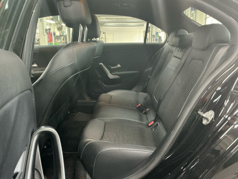 Mercedes-Benz A 200 d Progressive T-Leder Navi LED AHK 7