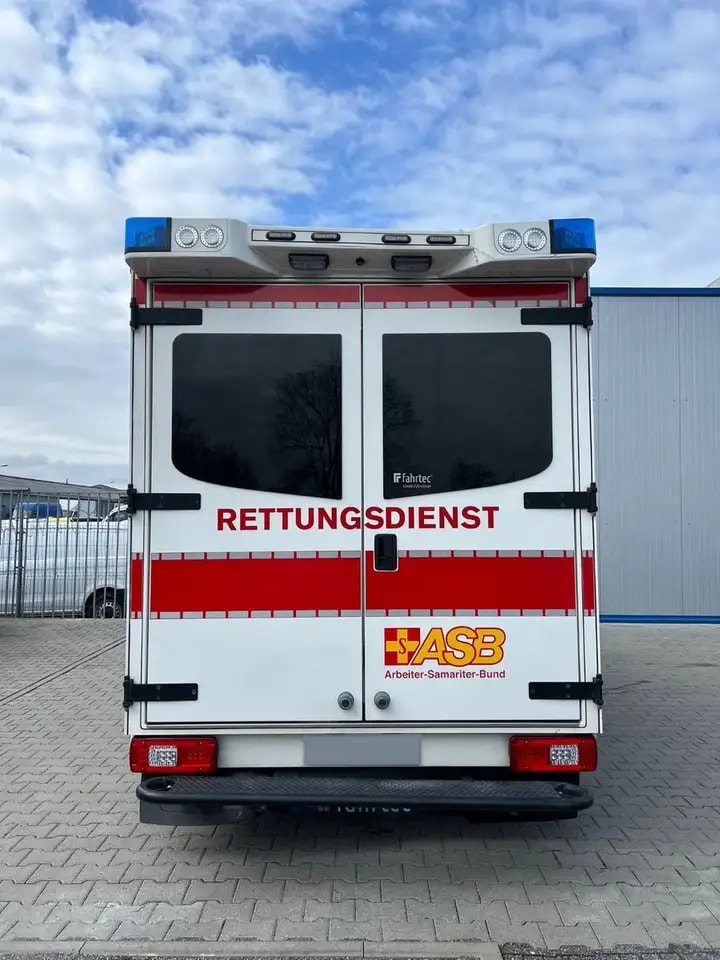Mercedes-Benz Sprinter 519 KRANKENWAGEN AUTOMATIK KLIMA LED 8
