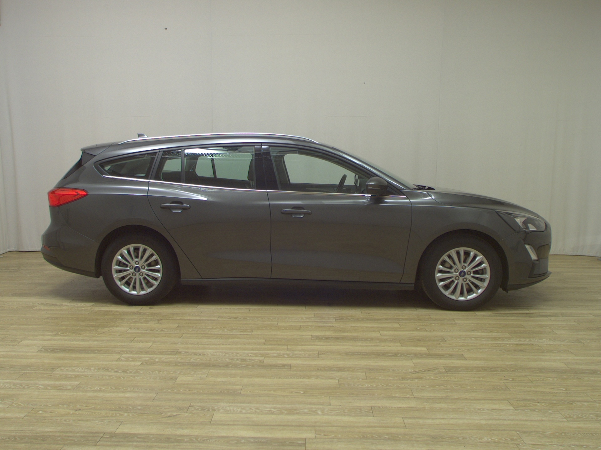 Ford Focus Turnier 1.5 EB Titanium NAVI KLIMAAUT SHZ PDC LED