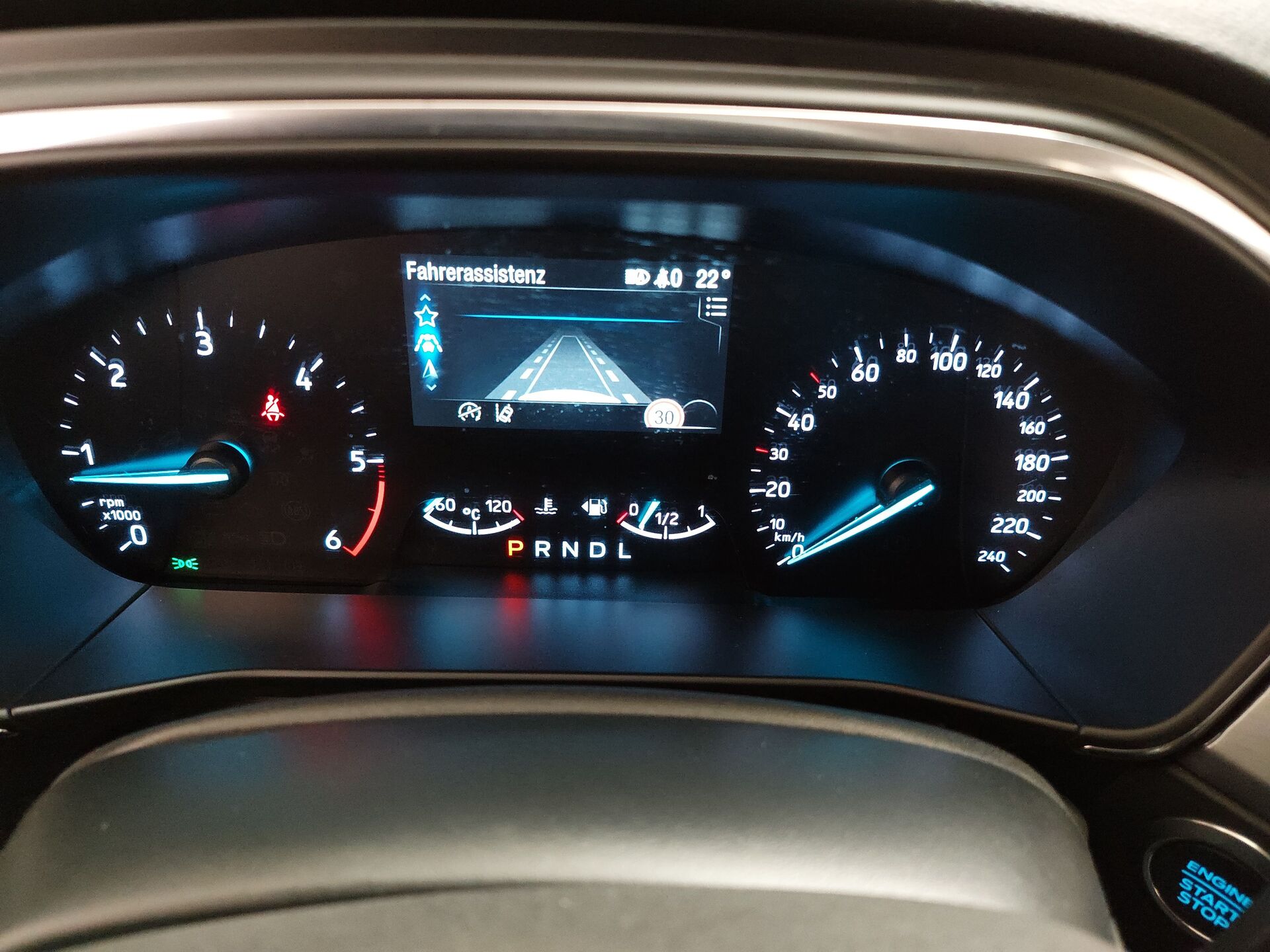 Ford Focus Turnier 1.5 EB Titanium NAVI KLIMAAUT SHZ PDC LED 17