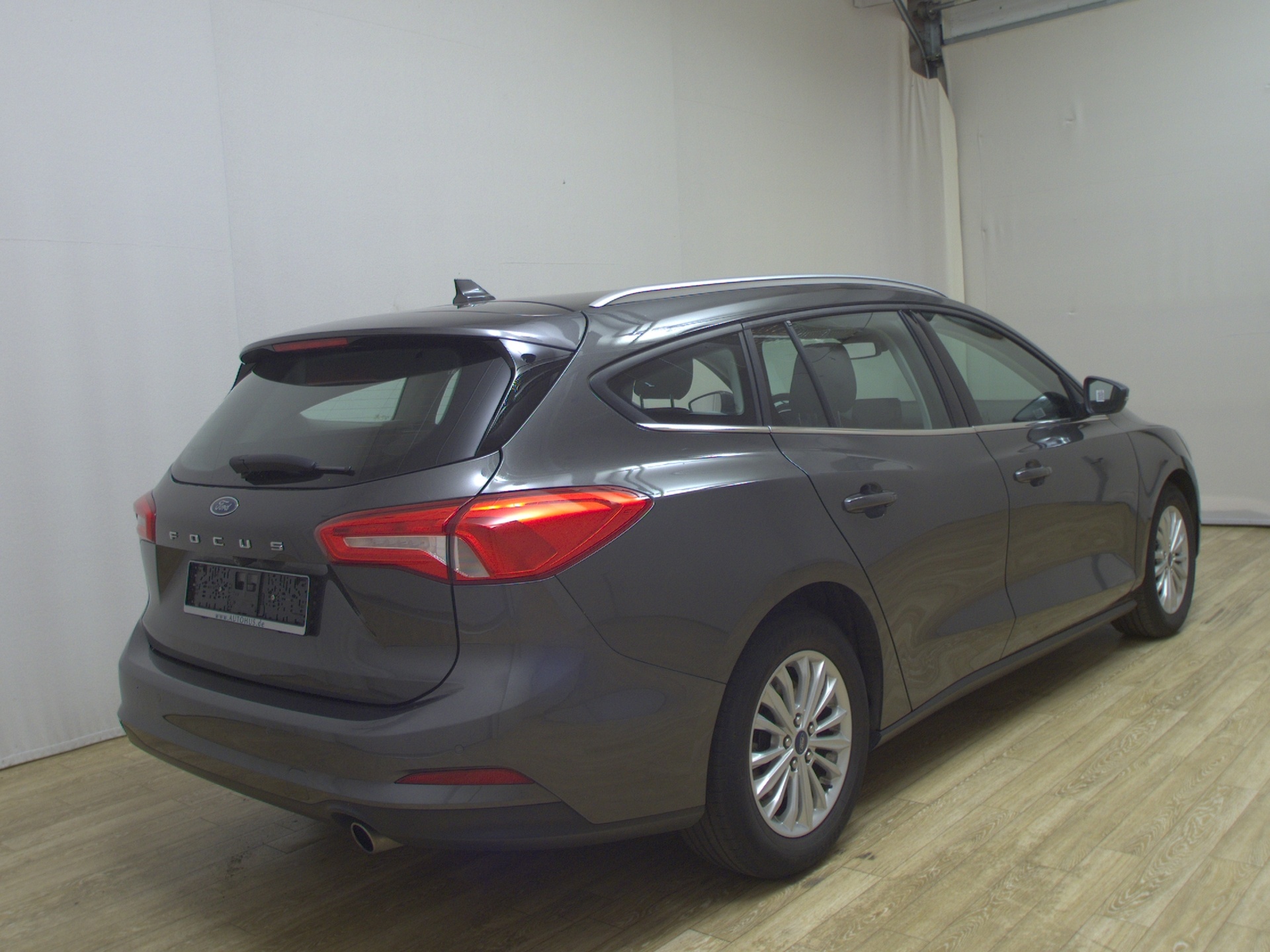 Ford Focus Turnier 1.5 EB Titanium NAVI KLIMAAUT SHZ PDC LED 4