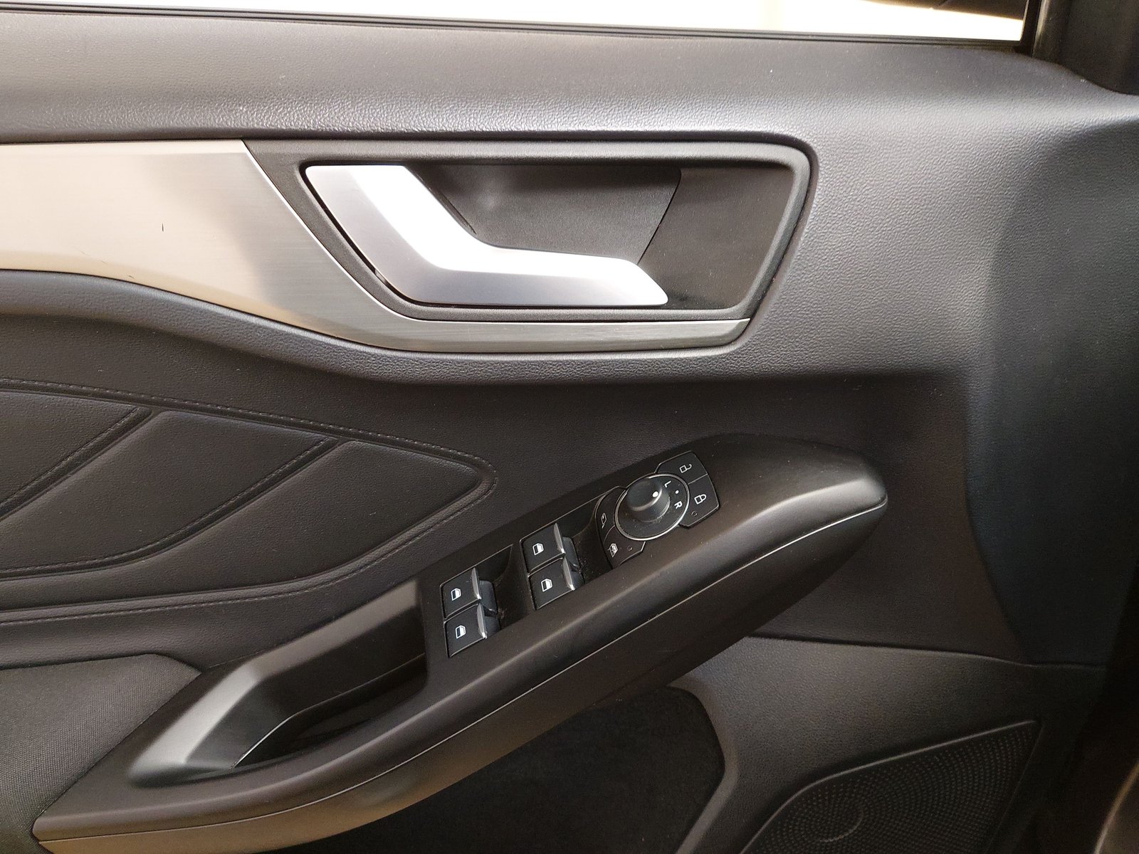 Ford Focus Turnier 1.5 EB Titanium NAVI LED RFK ACC 5