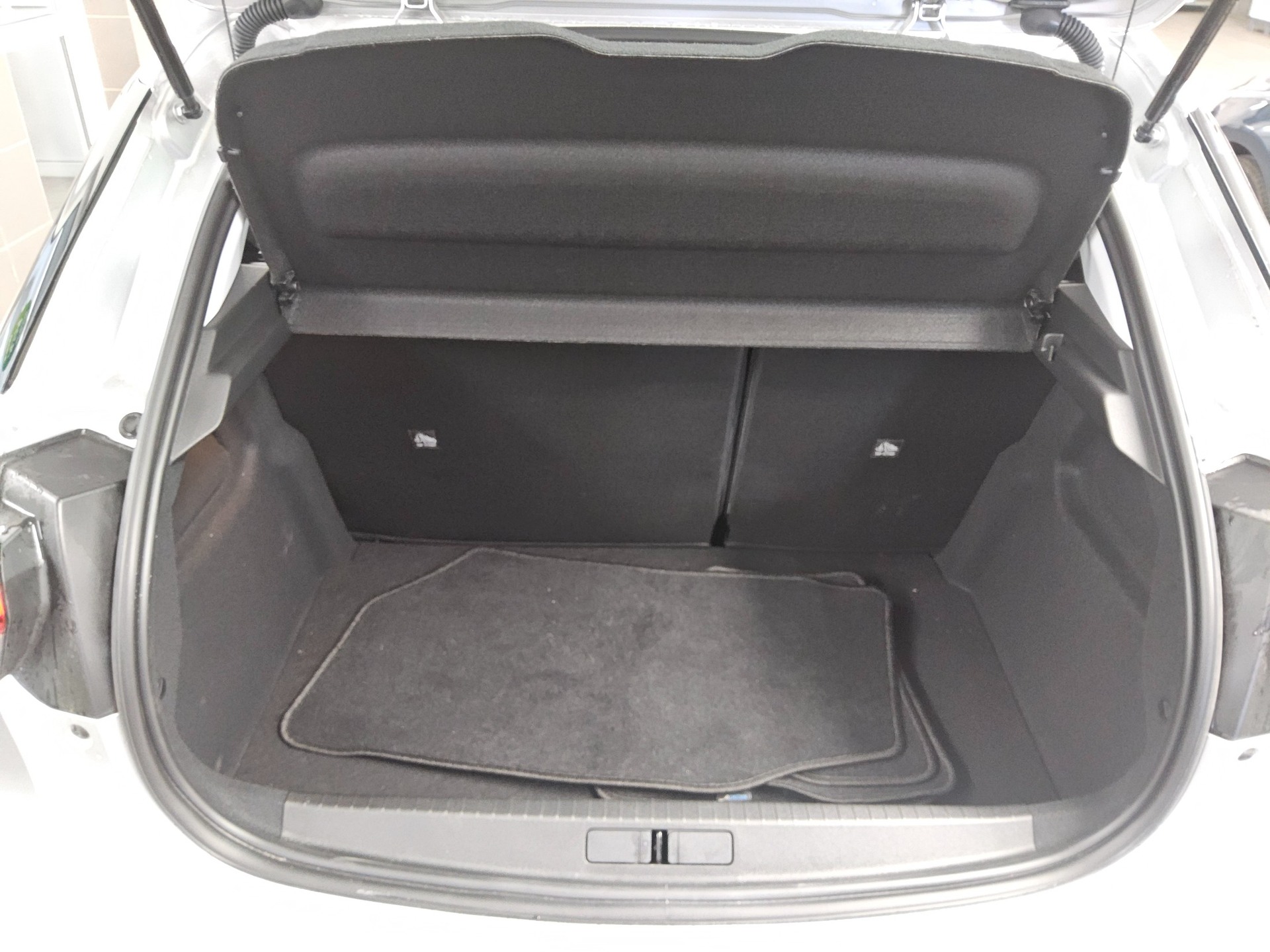 Opel Corsa 1.2 Turbo Elegance Navi LED Shz PDC 12