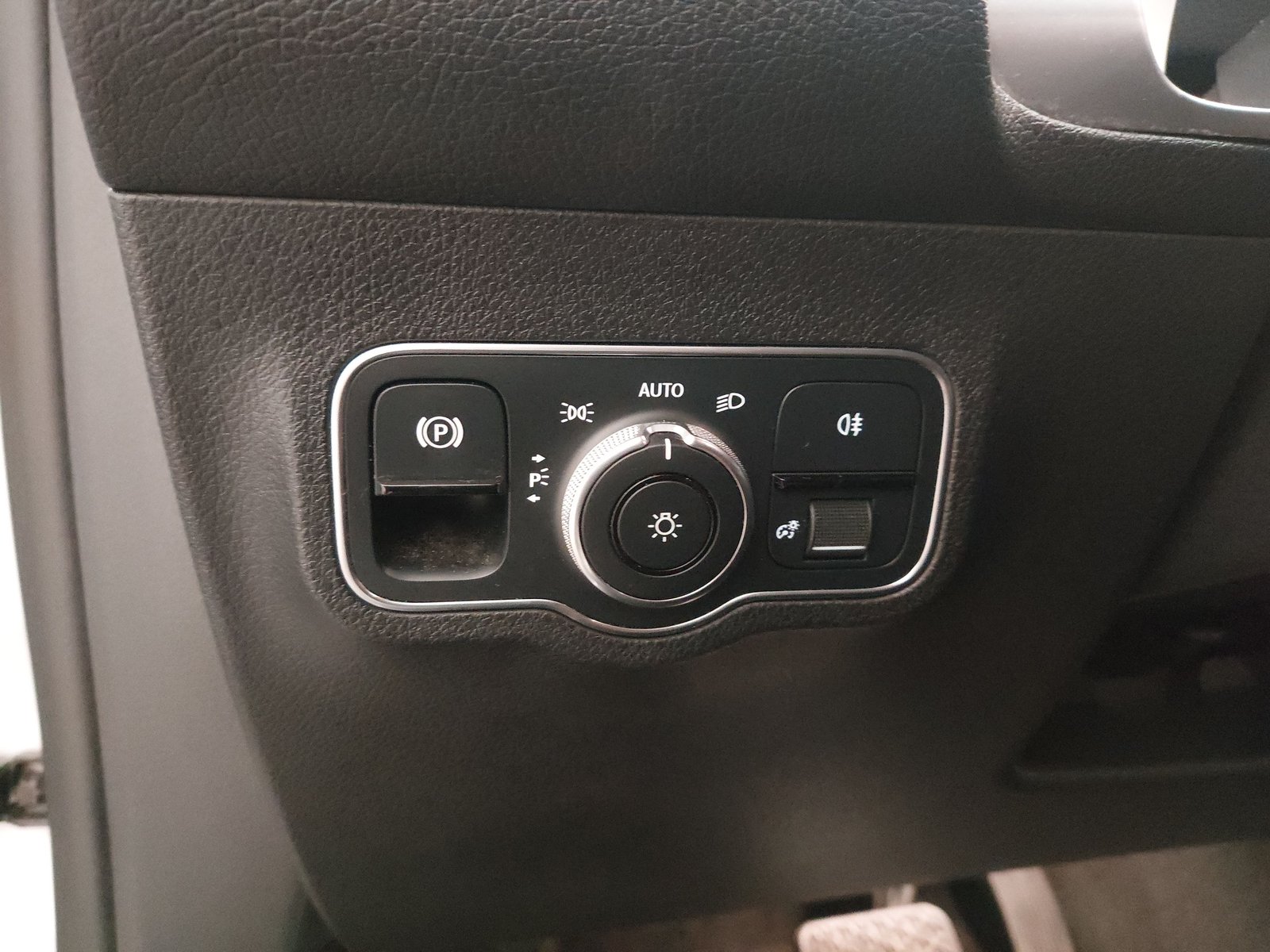 Mercedes-Benz MB GLB 200 d Progressive T-Leder Navi LED RFK 7