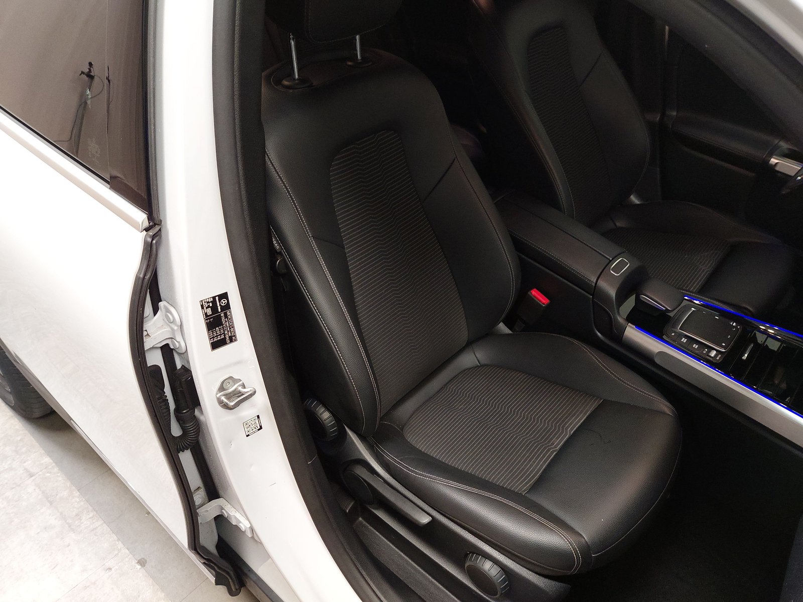 Mercedes-Benz MB GLB 200 d Progressive T-Leder Navi LED RFK 10