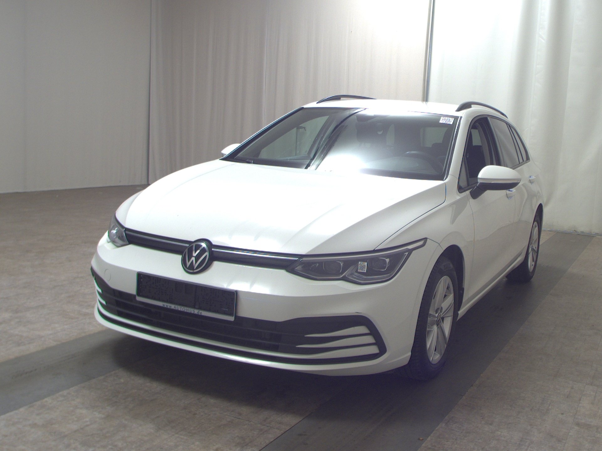 Volkswagen Golf-8 Var. 2.0 TDI Life Navi IQ.Light RFK 2