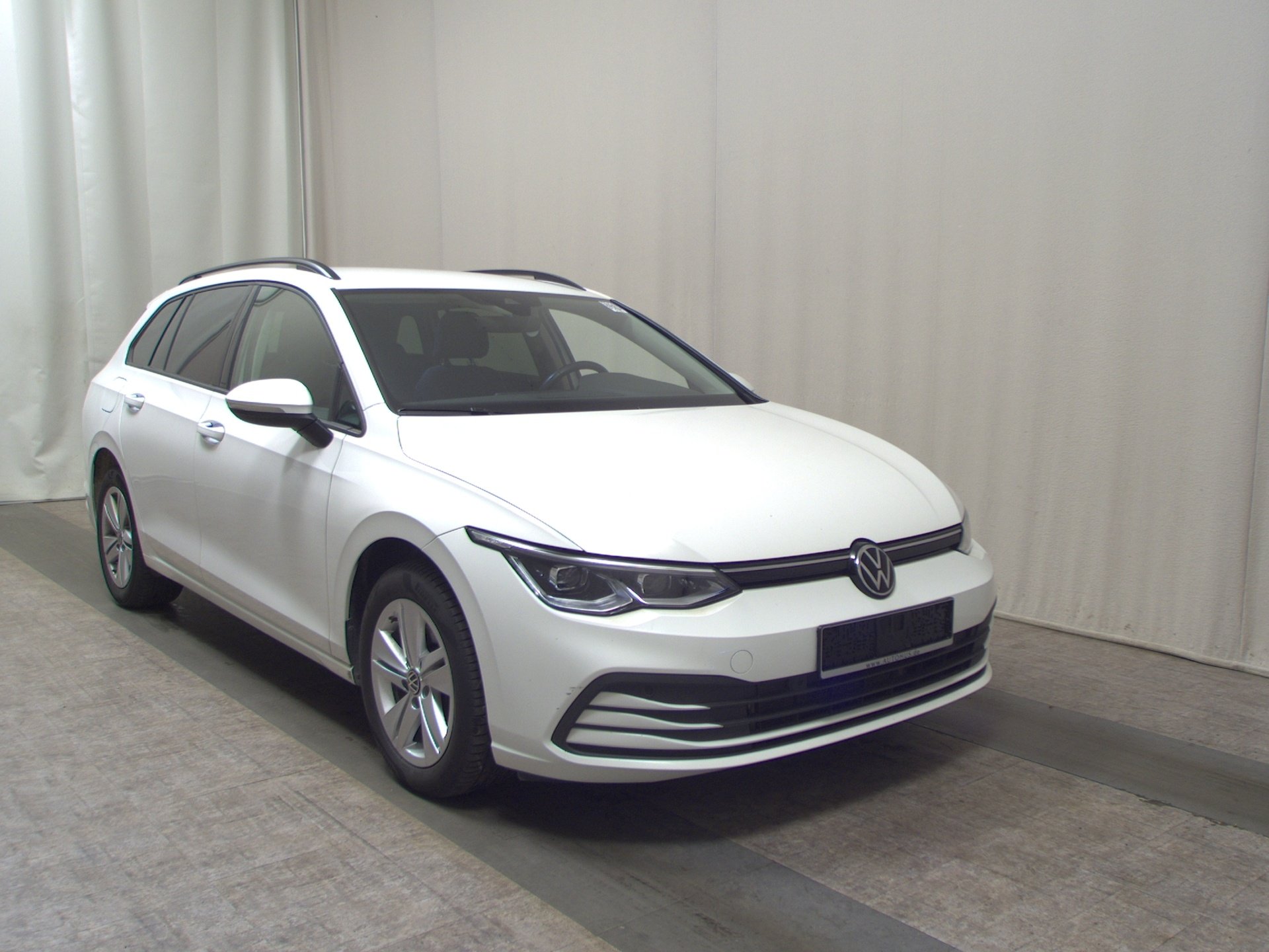 Volkswagen Golf-8 Var. 2.0 TDI Life Navi IQ.Light RFK 3