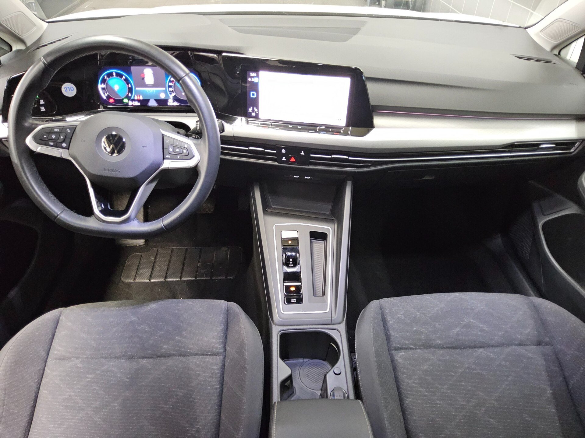 Volkswagen Golf-8 Var. 2.0 TDI Life Navi IQ.Light RFK 5
