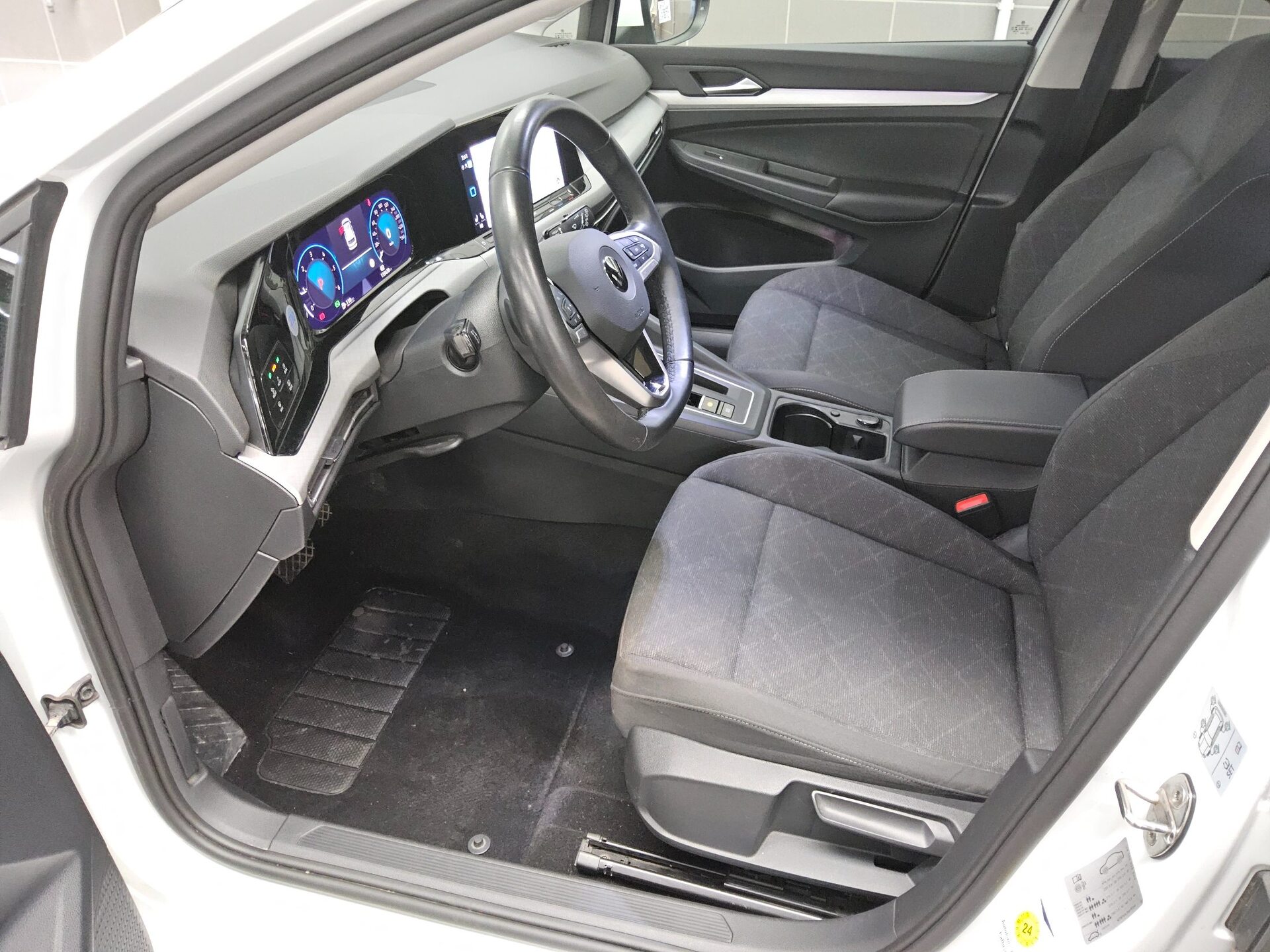 Volkswagen Golf-8 Var. 2.0 TDI Life Navi IQ.Light RFK 8
