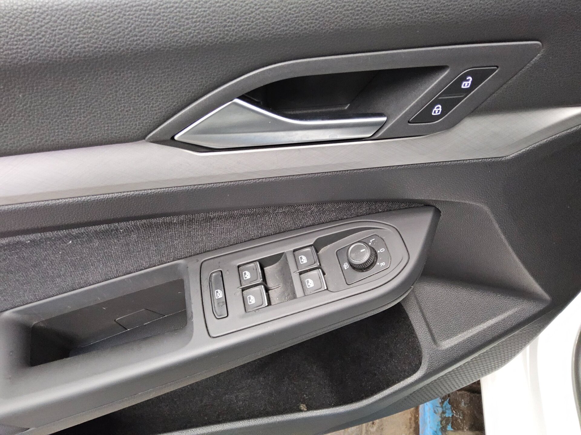 Volkswagen Golf-8 Var. 2.0 TDI Life Navi IQ.Light RFK 9