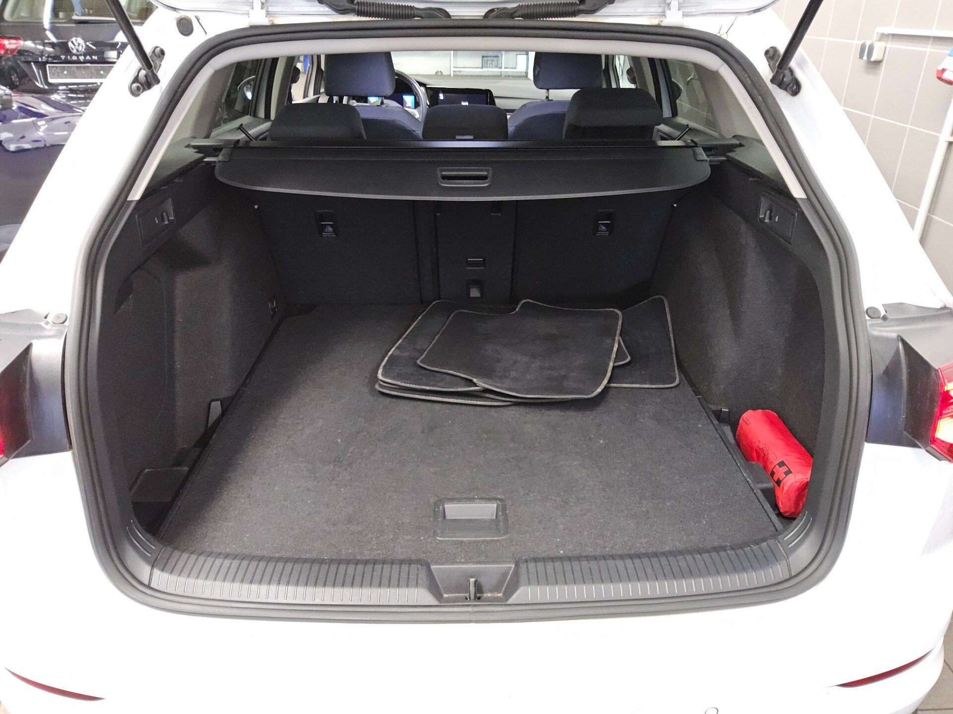 Volkswagen Golf-8 Var. 2.0 TDI Life Navi IQ.Light RFK 12