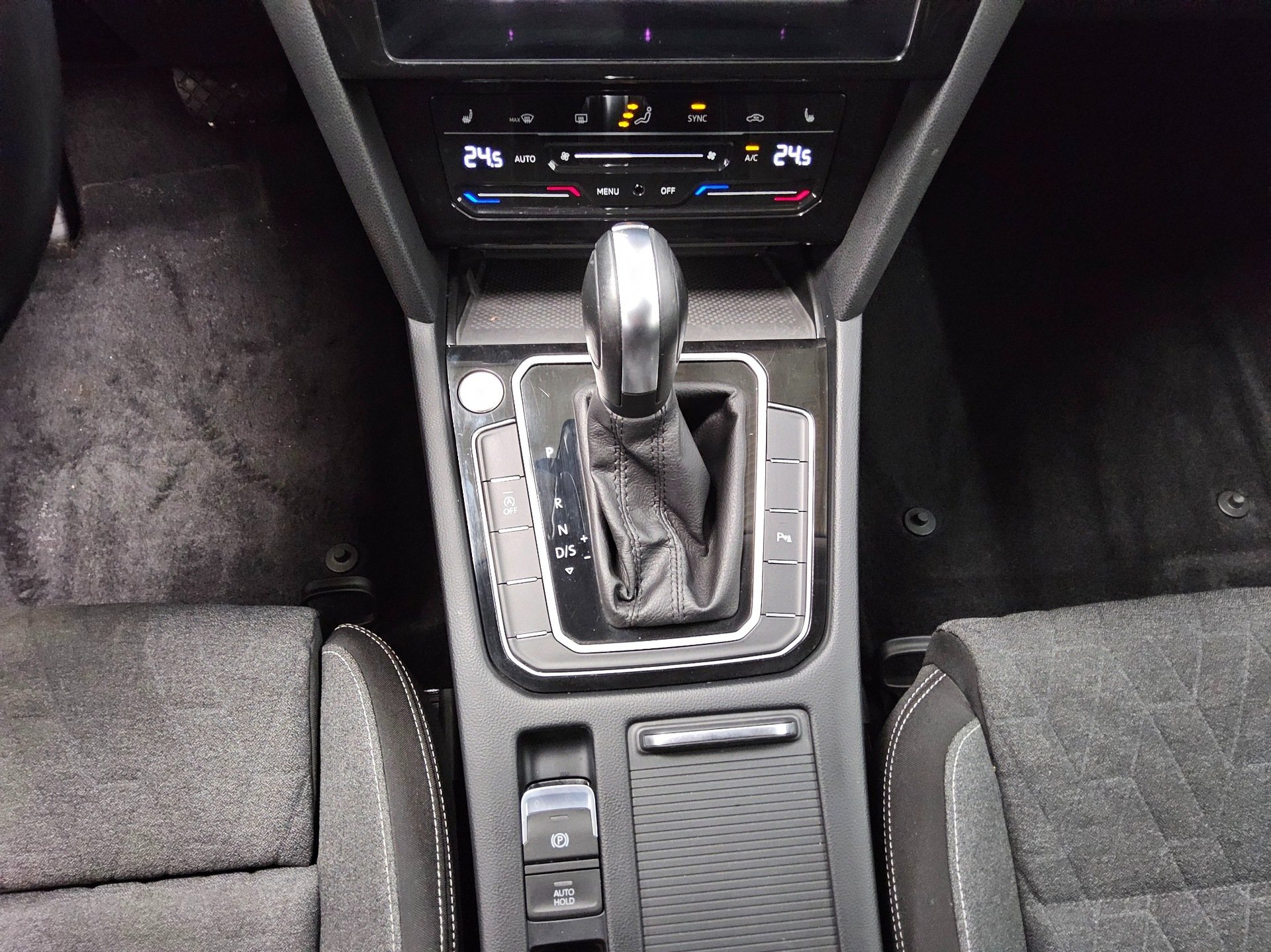 Volkswagen Passat Var. 2.0 TDI Business Navi LED RfK AHK 6