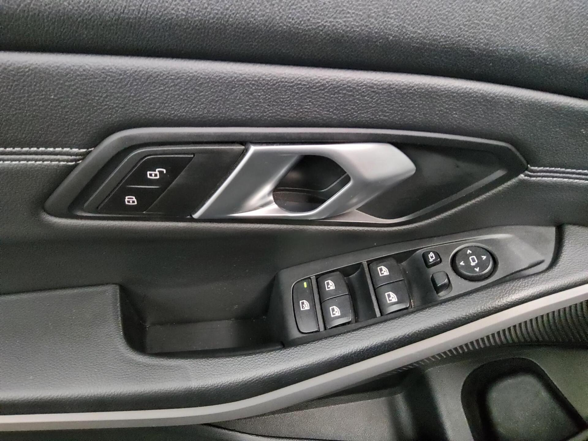 BMW 320dA Advantage Sportsitze Navi LC HiFi LED+ 9