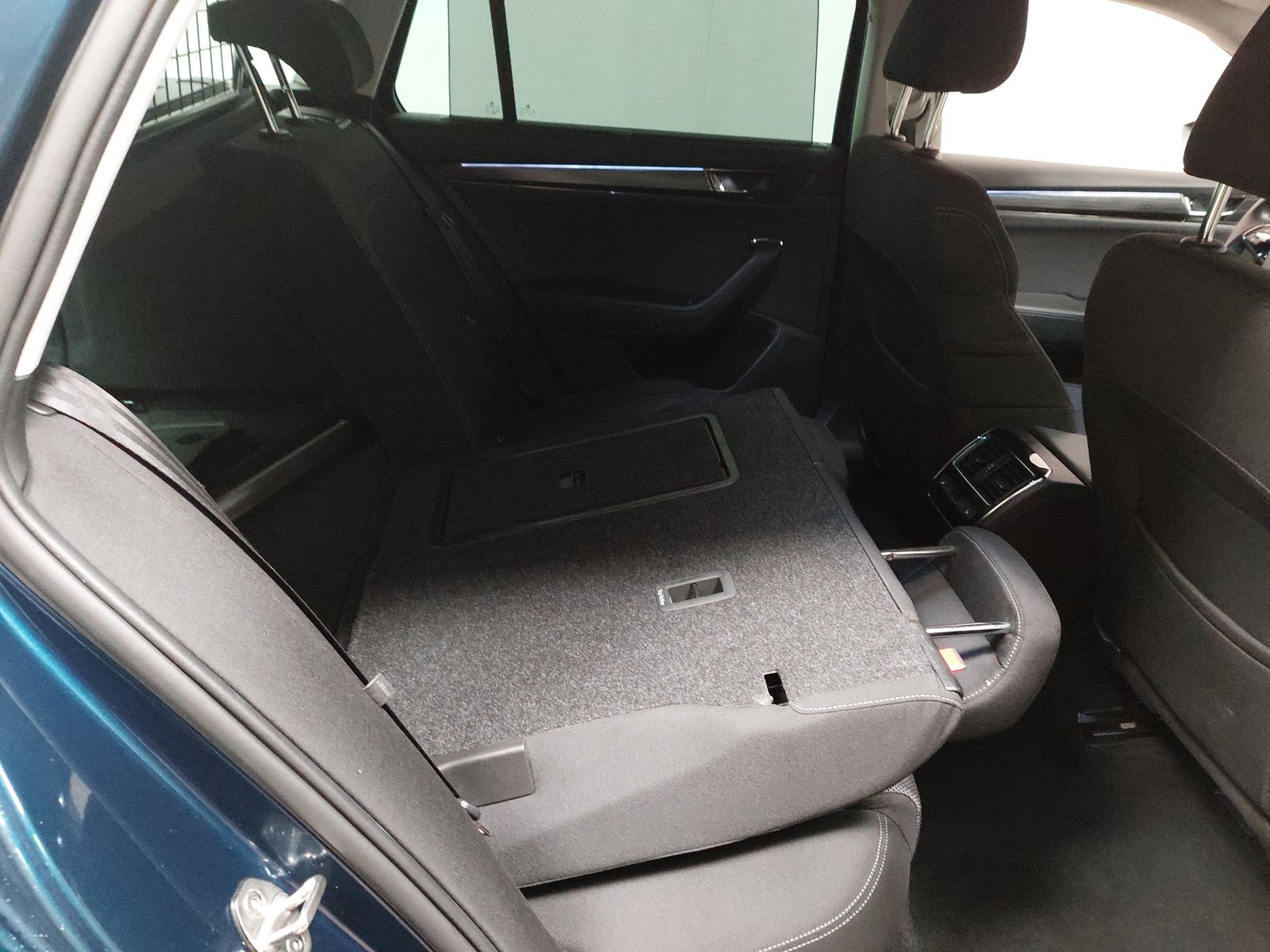 Skoda Superb Kombi 2.0 TDI Style RFK 11