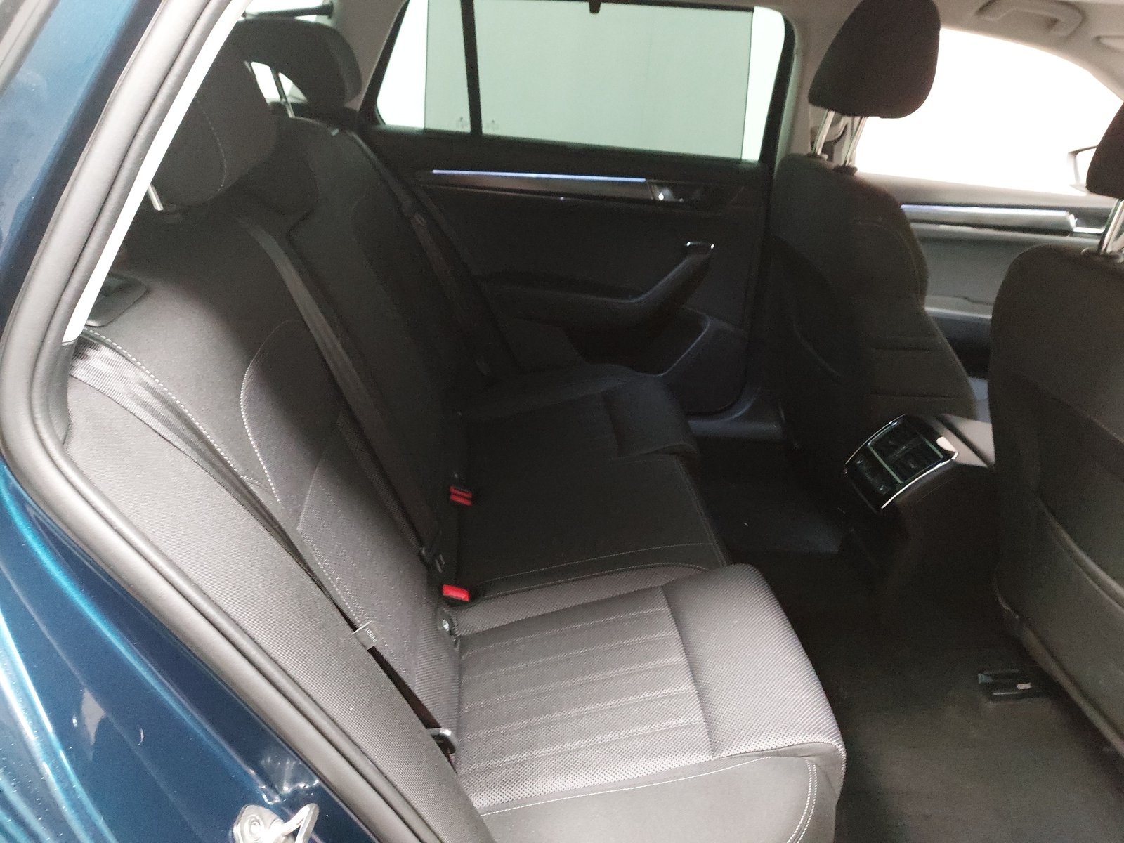 Skoda Superb Kombi 2.0 TDI Style RFK 12