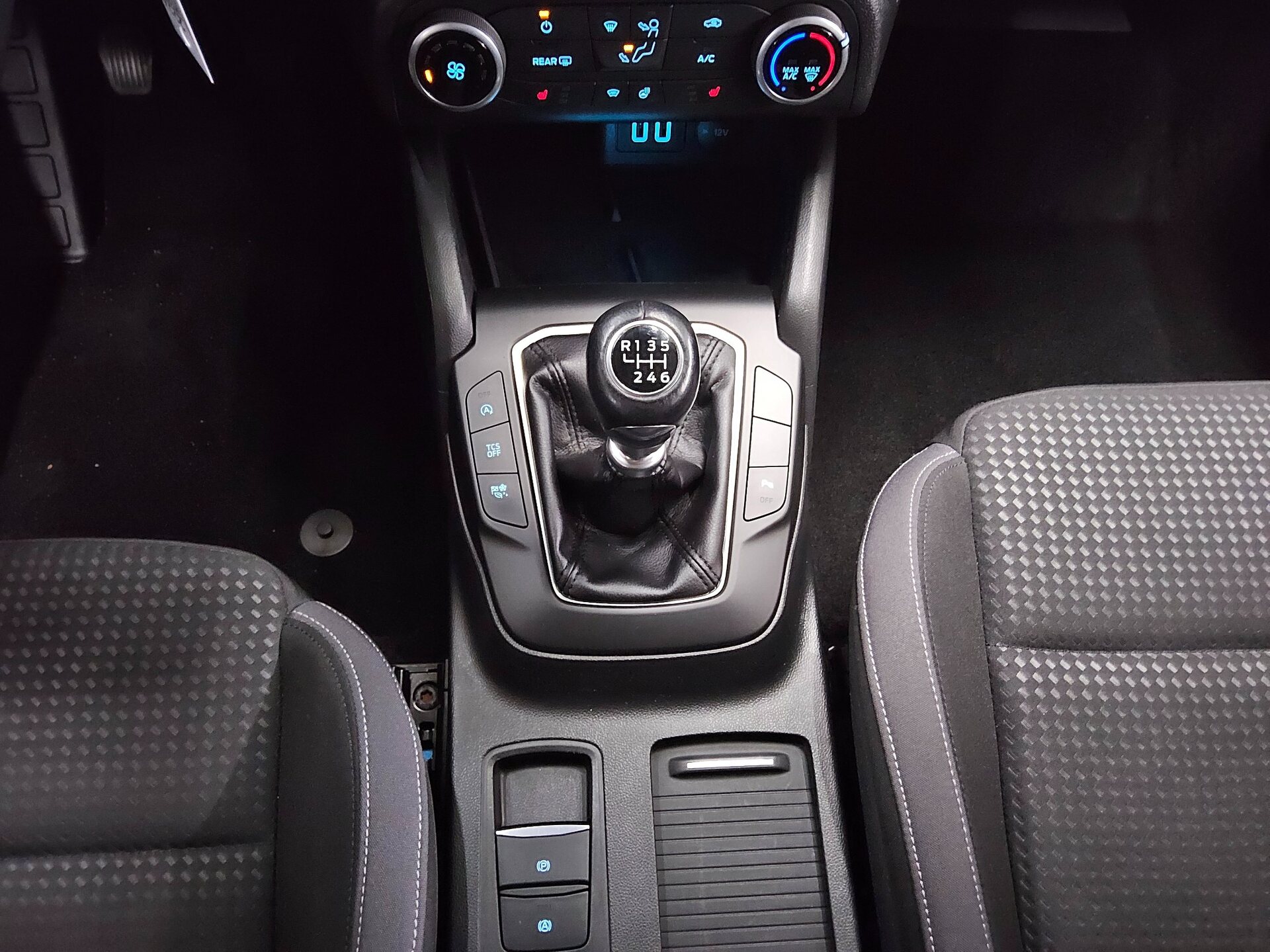 Ford Focus 1.5 EB Cool&Connect Navi LED RfK ACC Shz 6