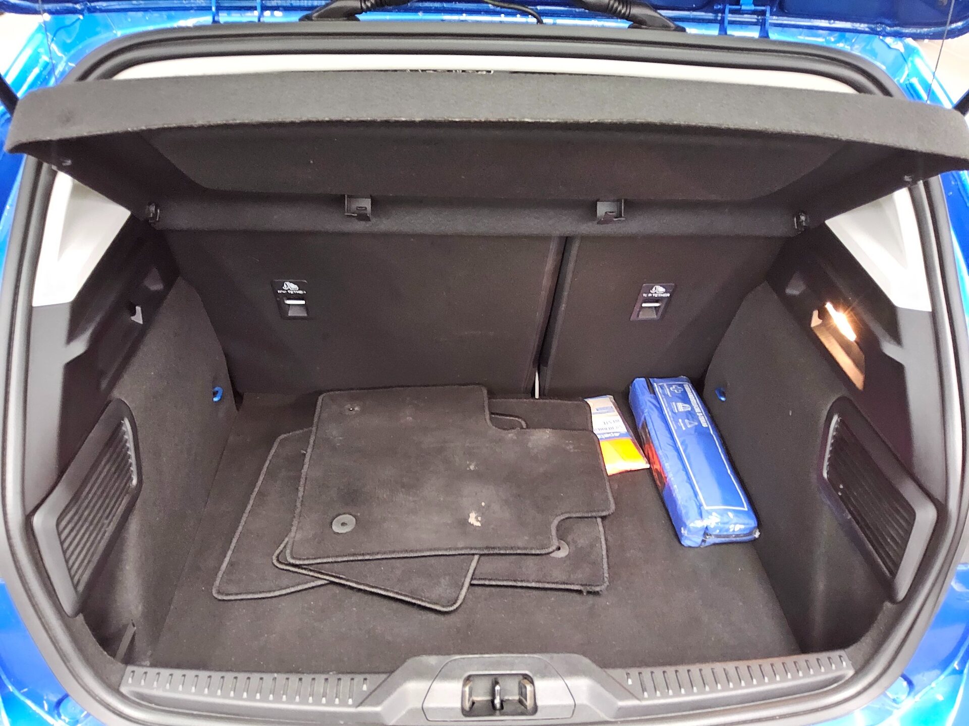 Ford Focus 1.5 EB Cool&Connect Navi LED RfK ACC Shz 11