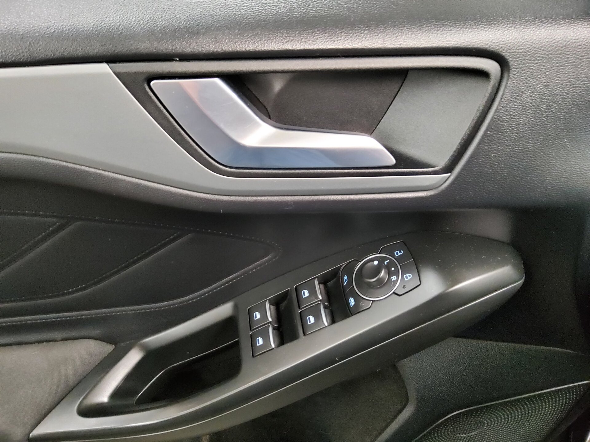 Ford Focus Turnier 1.5 EB Cool&Connect Navi LED RFK 9