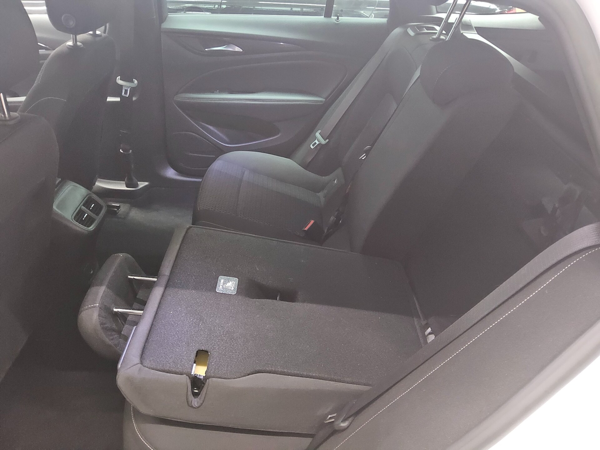 Opel Insignia ST 1.5 D Business Ed. Navi LED Tempomat 12