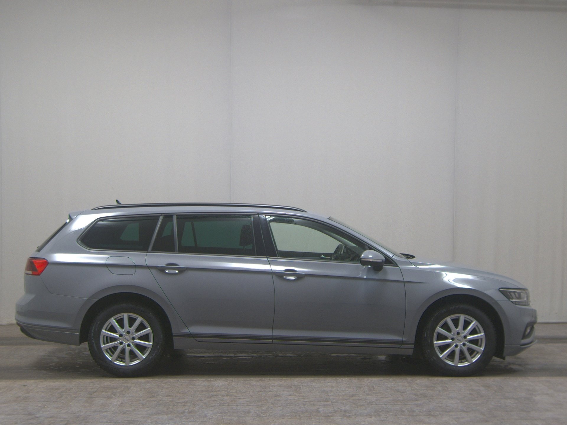 Volkswagen Passat Var. 2.0 TDI Navi LED RFK SHZ ACC