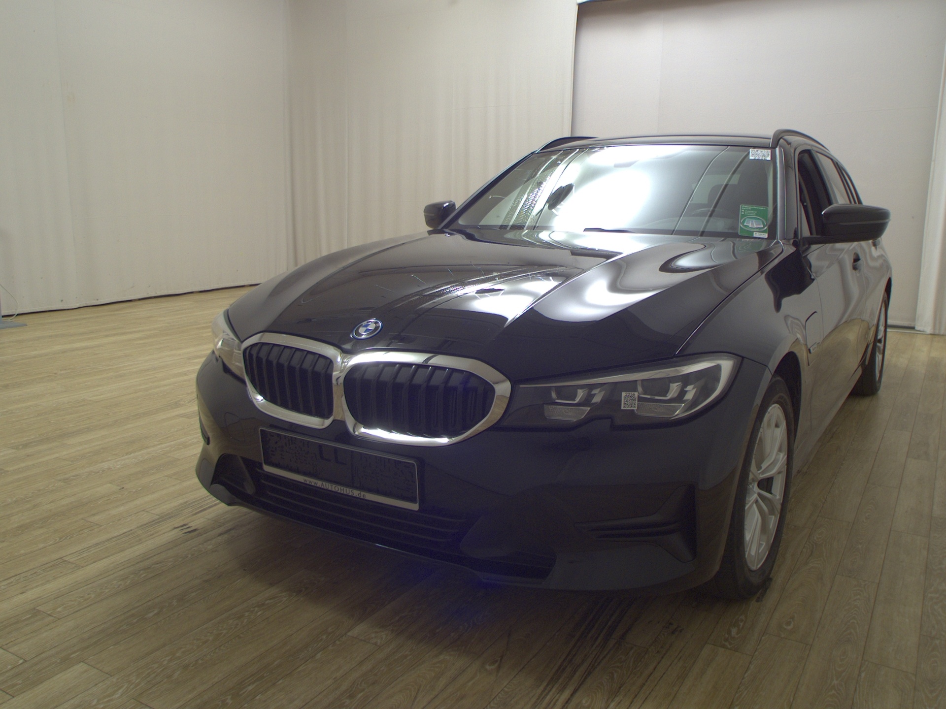 BMW 320e Touring Advantage Navi LED LC-Pro AHK Shz 2