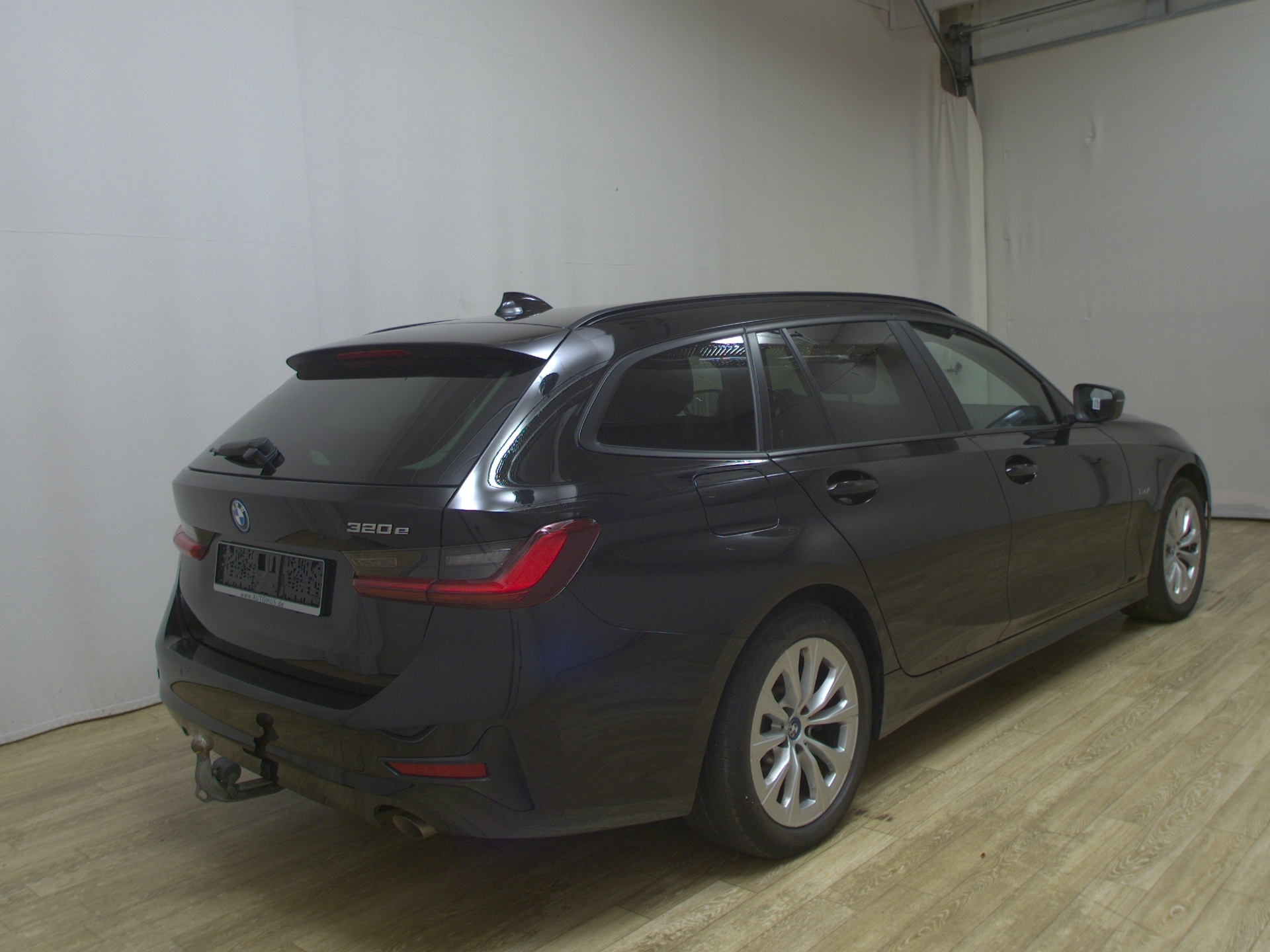 BMW 320e Touring Advantage Navi LED LC-Pro AHK Shz 4