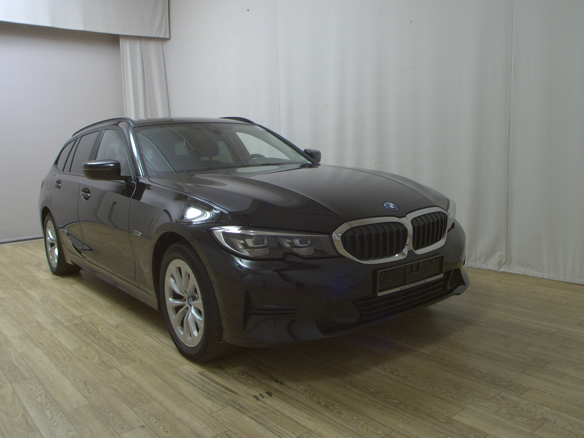 BMW 320e Touring Advantage Navi LED LC-Pro AHK Shz 3