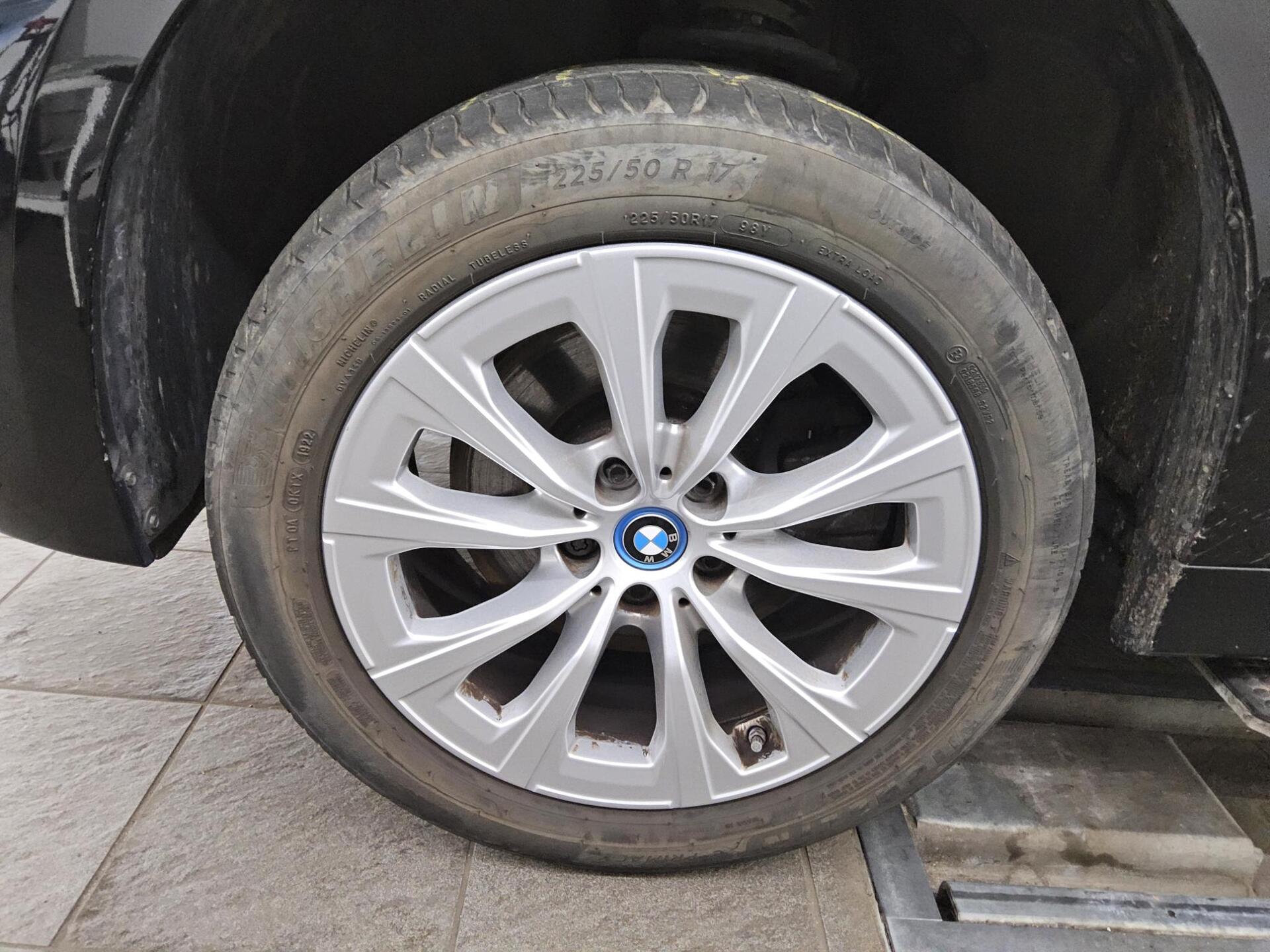 BMW 320e Touring Advantage Navi LED LC-Pro AHK Shz 11