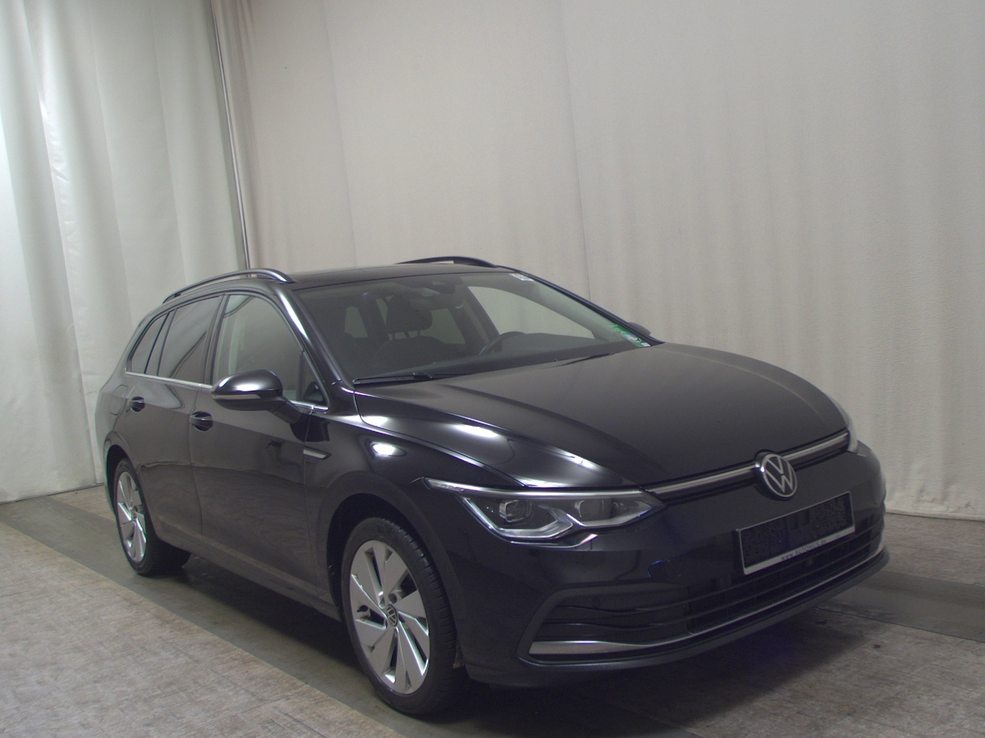 Volkswagen Golf-8 Var. 2.0 TDI Style Navi IQ.Light DC Pano 3