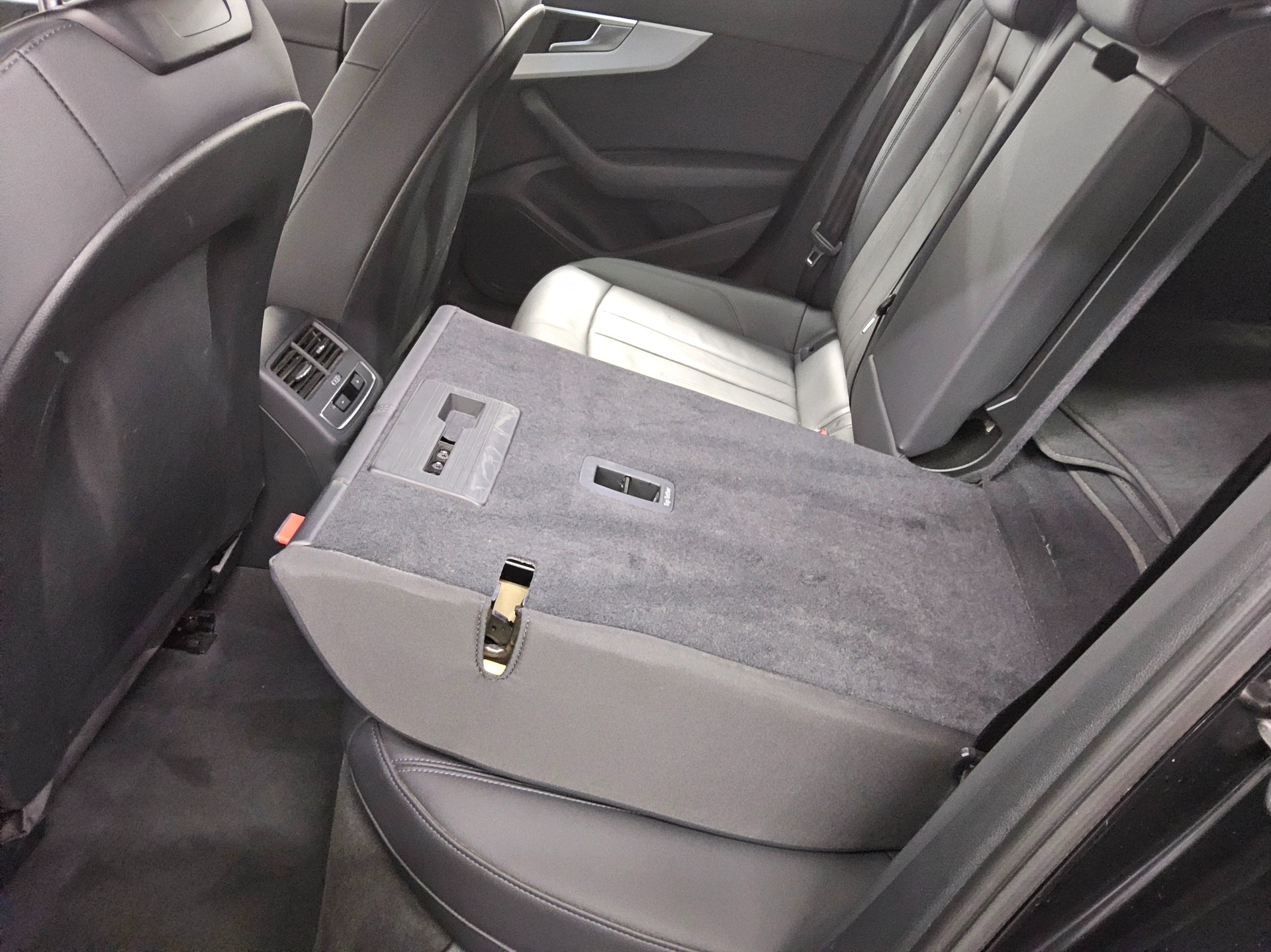 Audi A4 Avant 35 TDI advanced Leder Navi+ LED PDC 12
