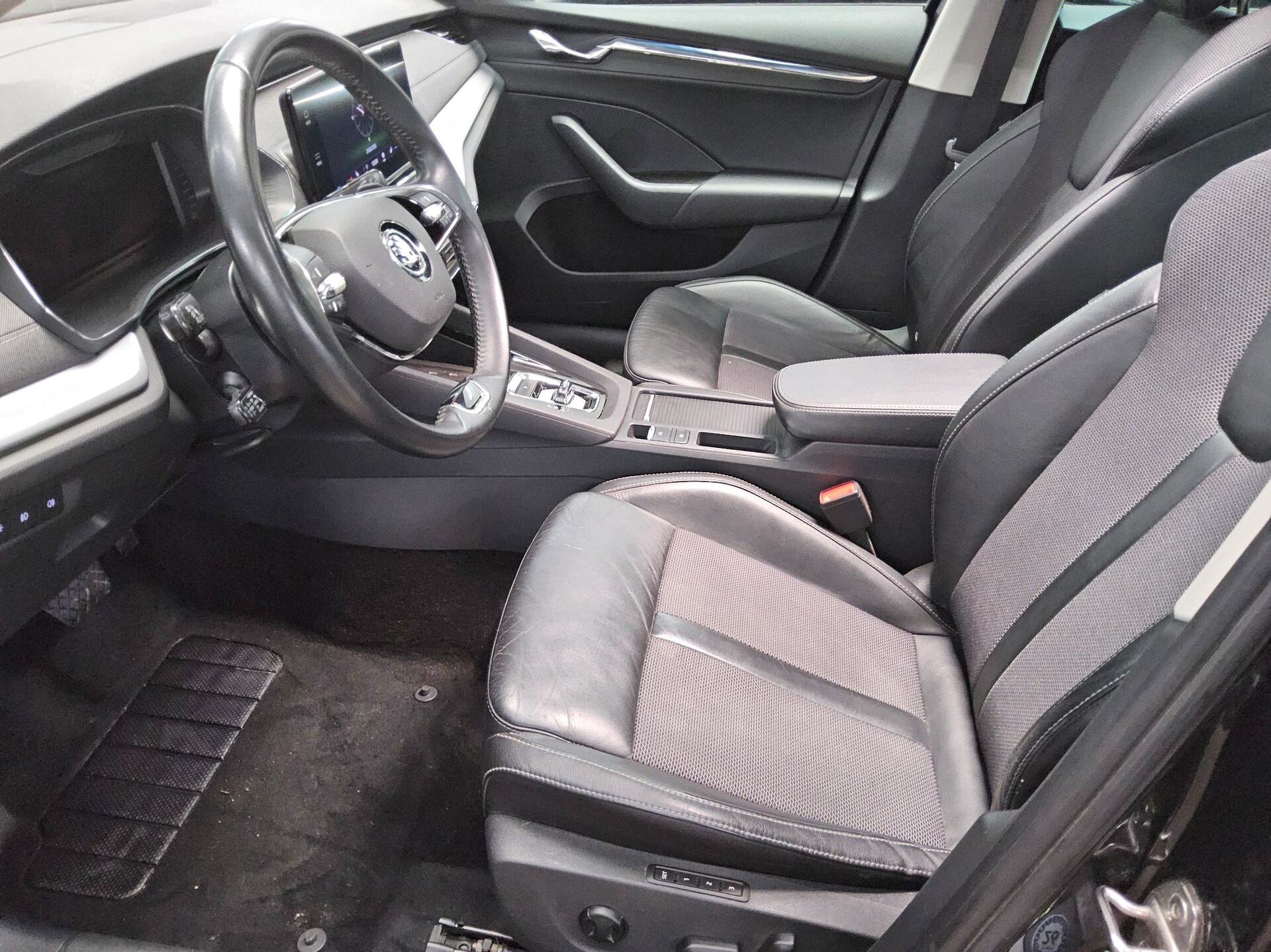 Skoda Octavia Kombi 2.0 TDI Style Navi LED vc Pano HuD 9