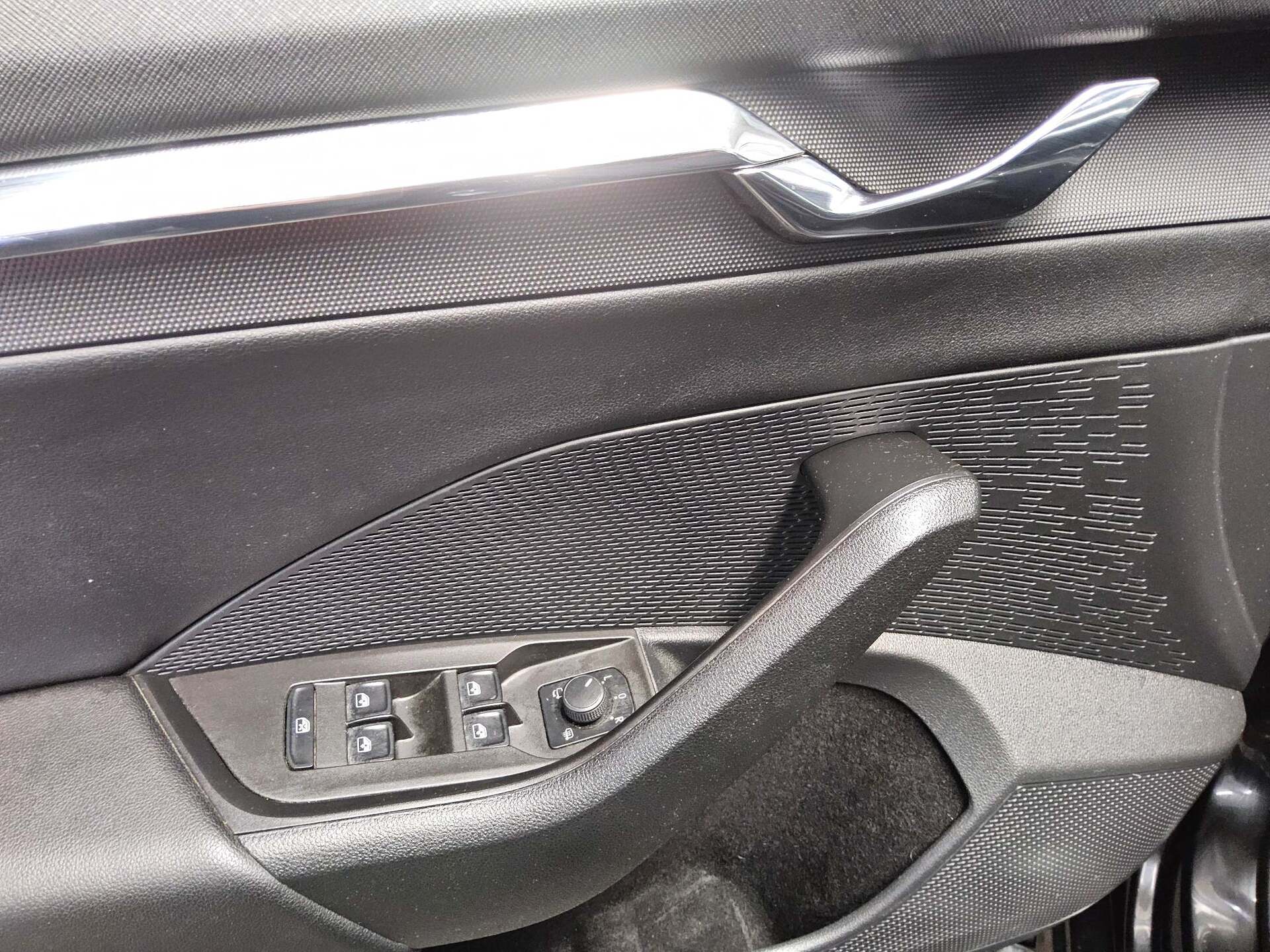 Skoda Octavia Kombi 2.0 TDI Style Navi LED vc Pano HuD 10