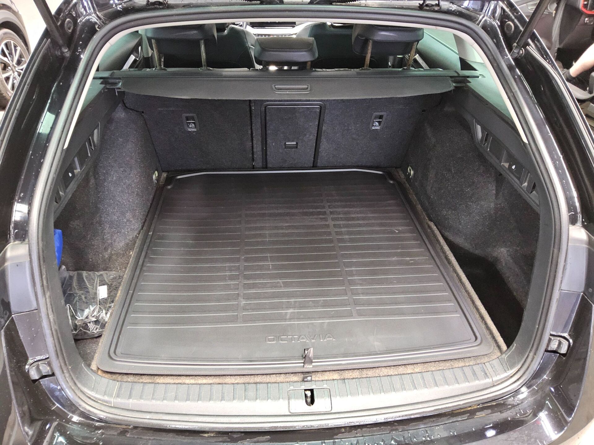 Skoda Octavia Kombi 2.0 TDI Style Navi LED vc Pano HuD 13