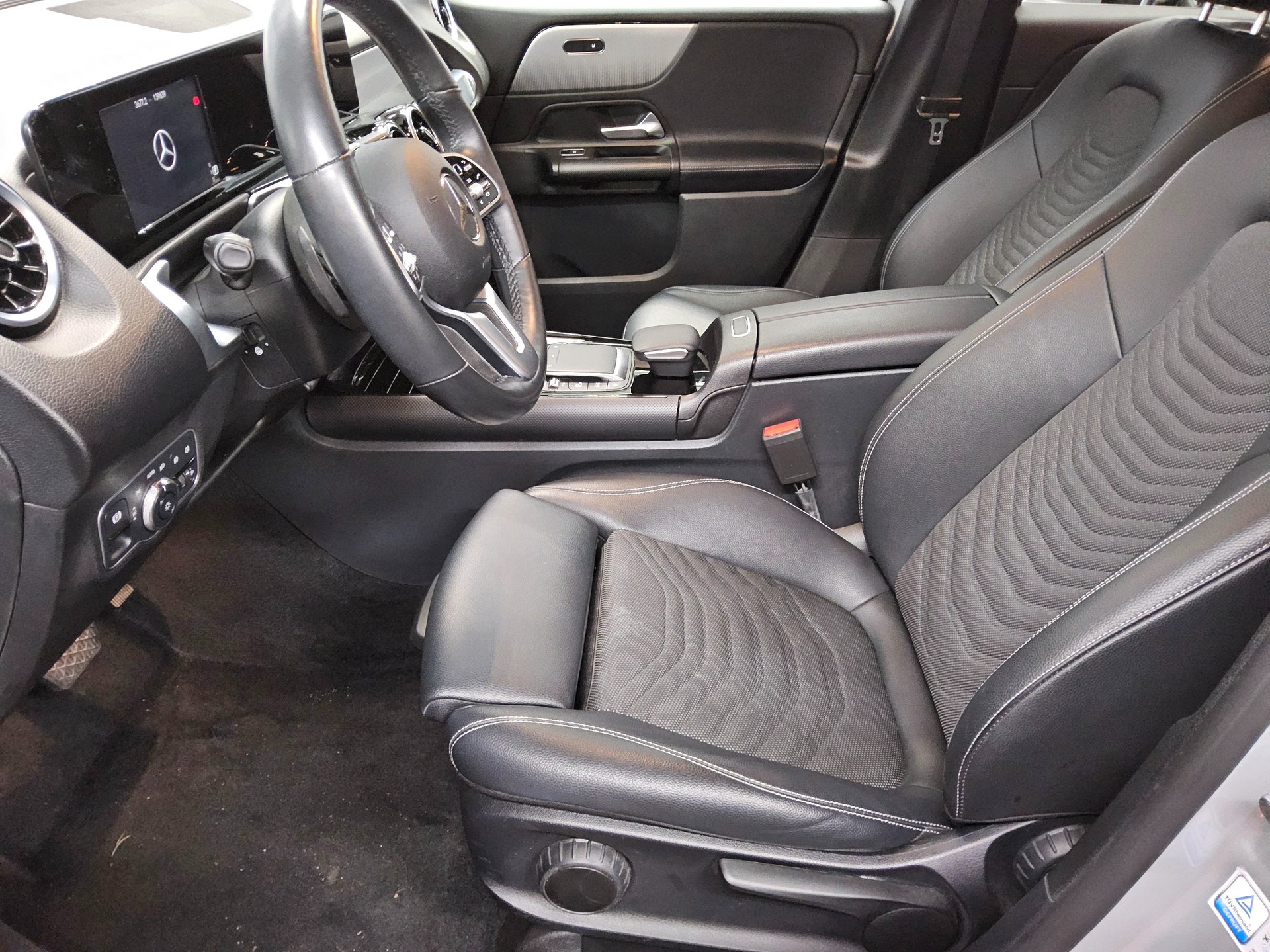 Mercedes-Benz GLB 200 d Style T-Leder Navi MBUX Sound PDC Shz 9