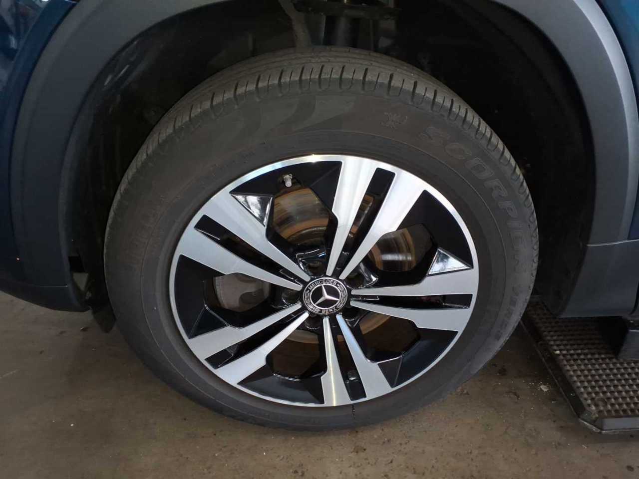 Mercedes-Benz GLB 200 d 4M Progressive Pano 12
