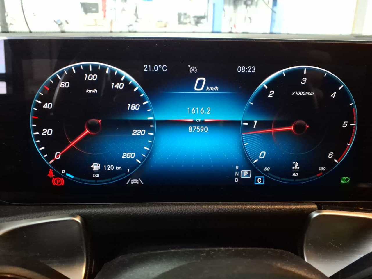 Mercedes-Benz GLB 200 d 4M Progressive Pano 10