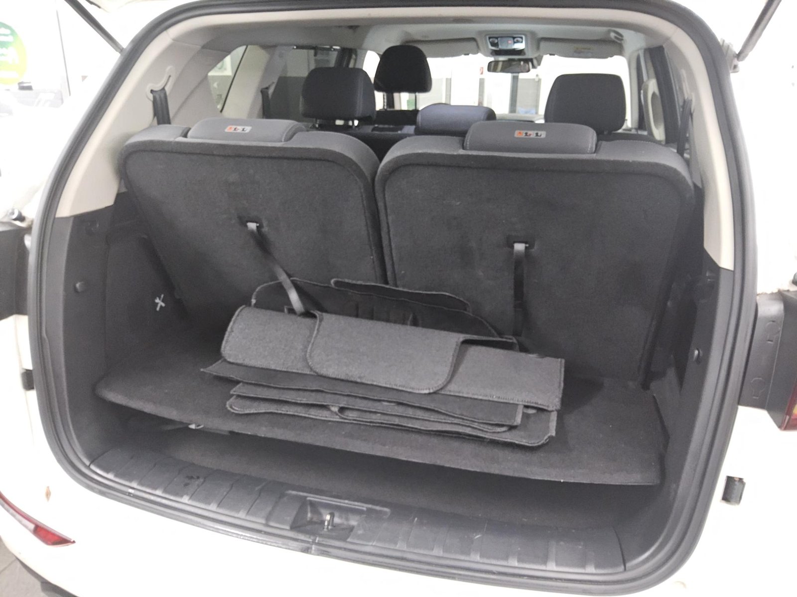 Ssangyong REXTON 2.2 d 4x4 7-Sitzer Navi LED AHK RFK 11