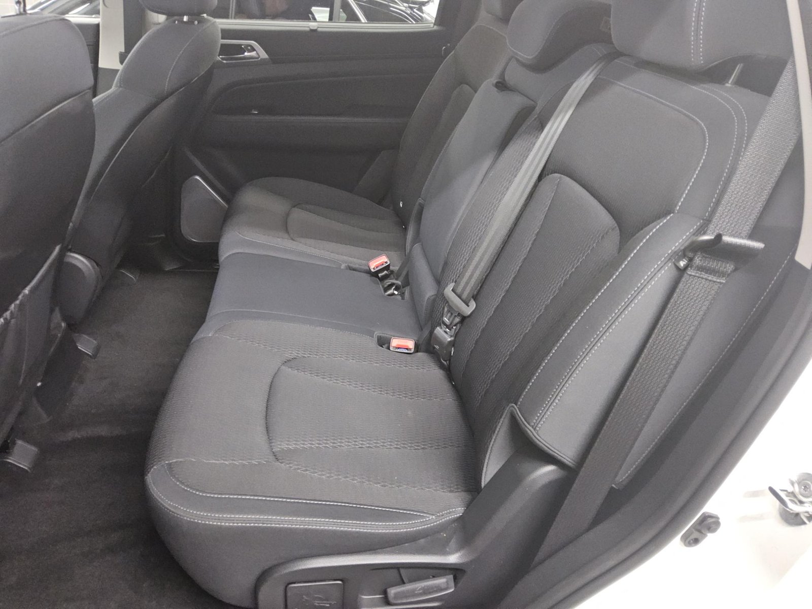 Ssangyong REXTON 2.2 d 4x4 7-Sitzer Navi LED AHK RFK 12