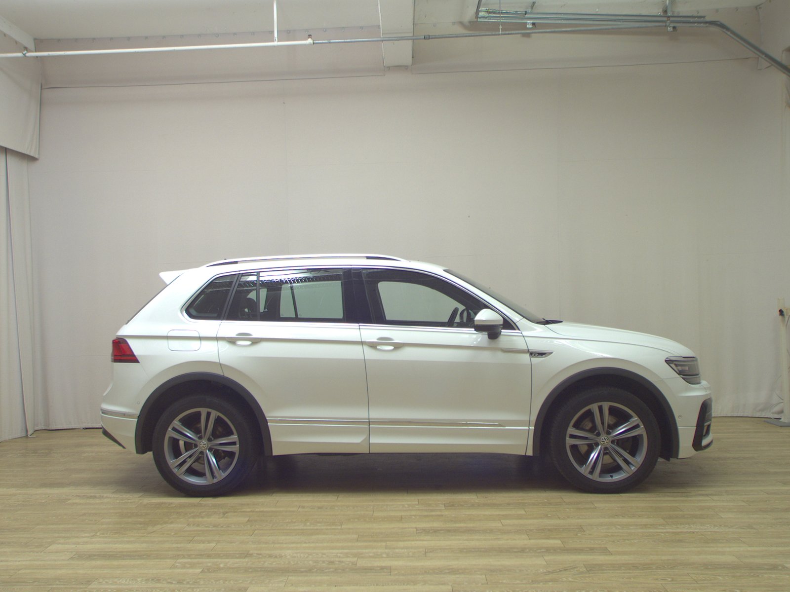 Volkswagen Tiguan 2.0 TDI R-Line Navi Shz RFK AID LED