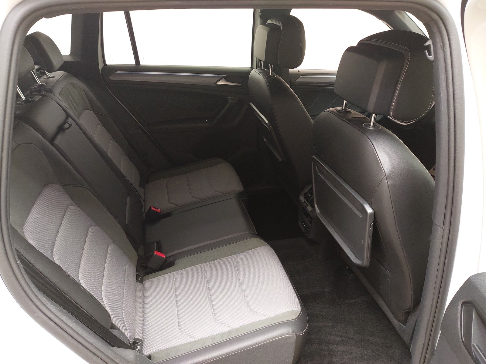 Volkswagen Tiguan 2.0 TDI R-Line Navi Shz RFK AID LED 15