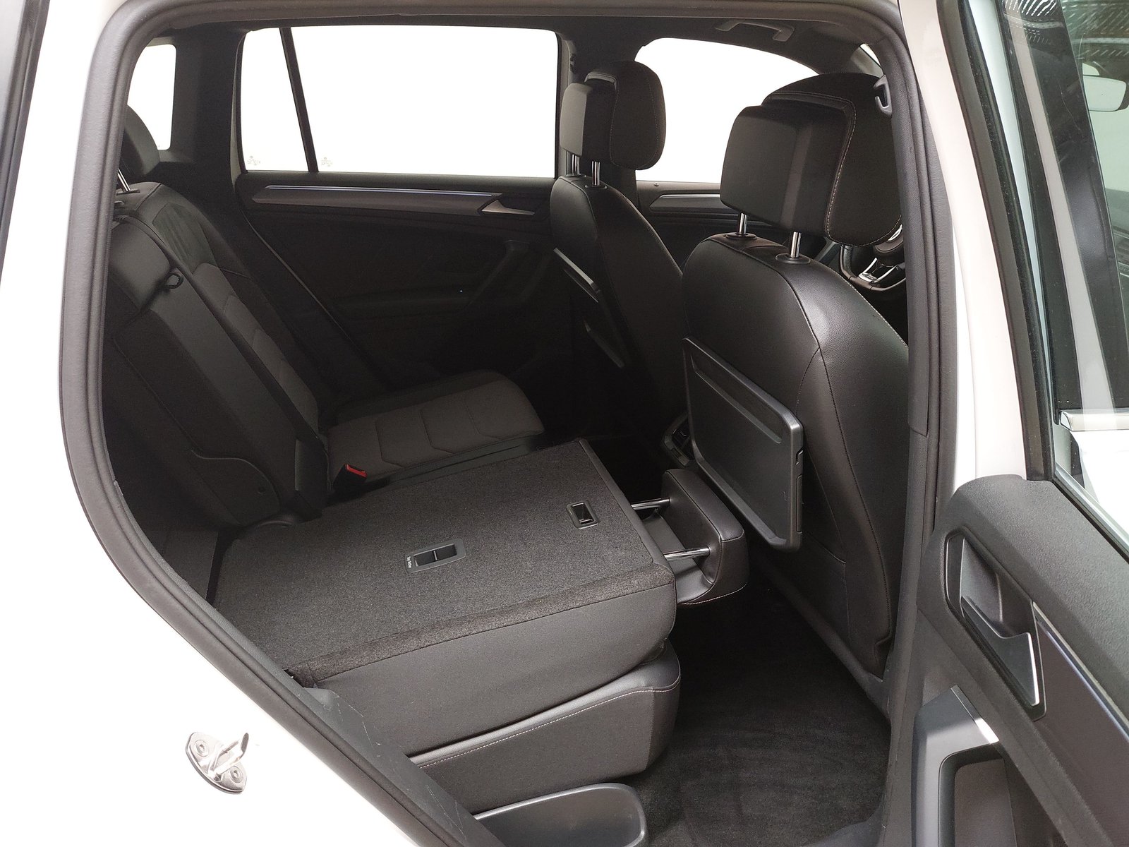 Volkswagen Tiguan 2.0 TDI R-Line Navi Shz RFK AID LED 14