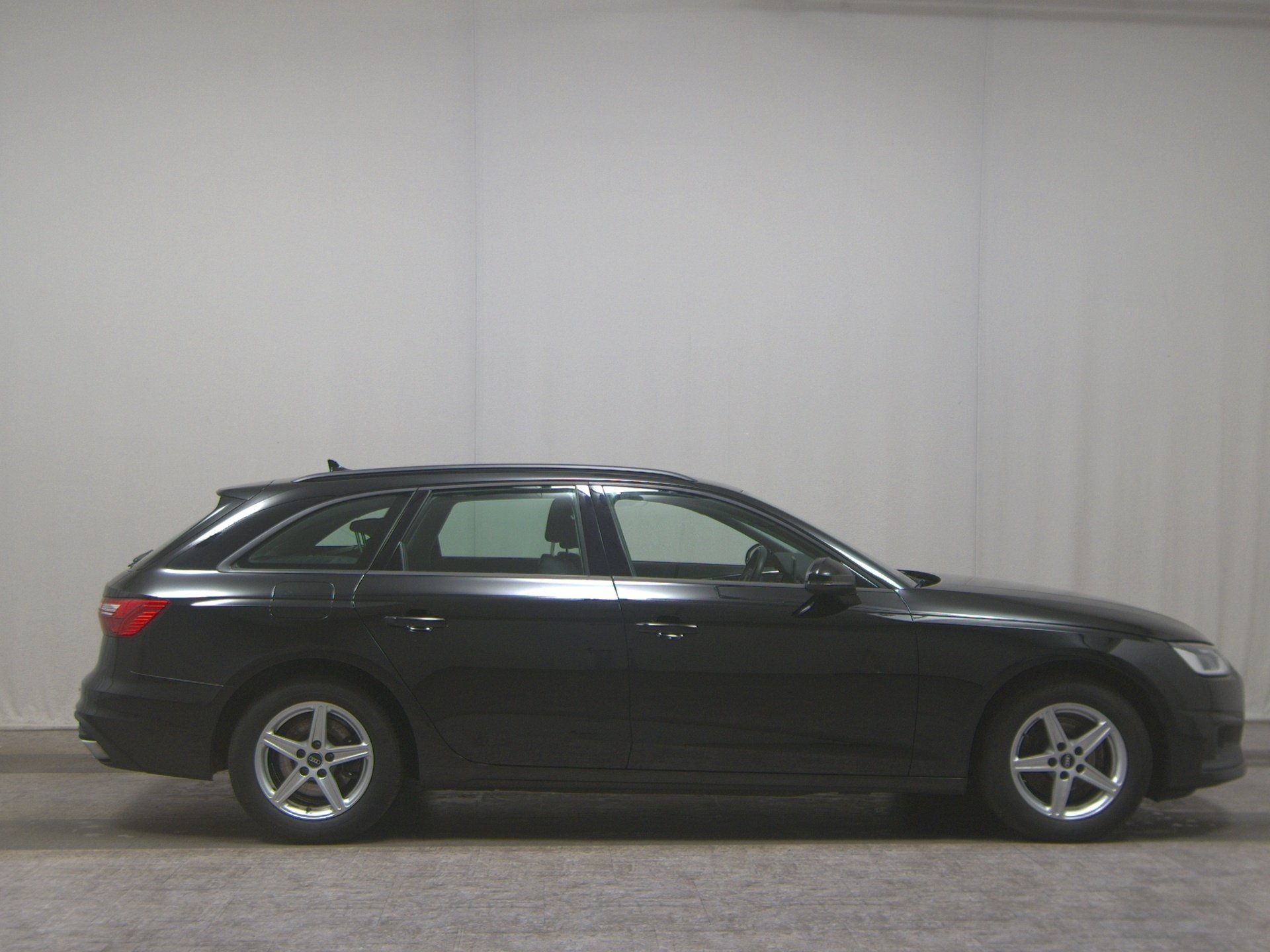 Audi A4 Avant 2.0 TDI Navi Plus LED SHZ PDC Tempomat