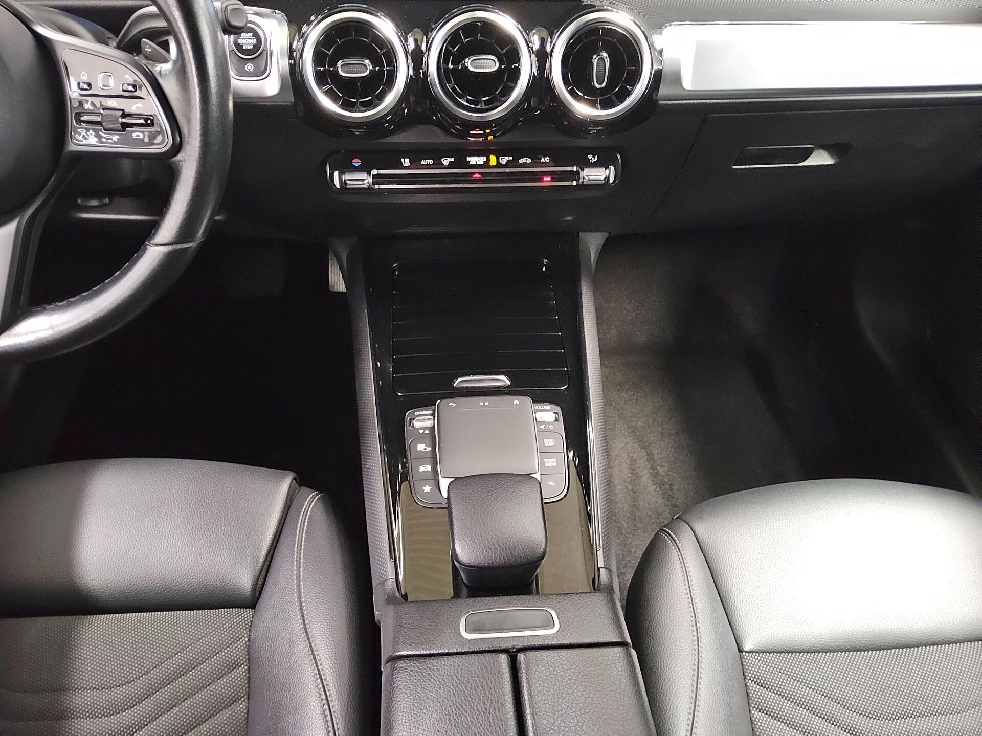 Mercedes-Benz GLB 200 d Style T-Leder Navi LED MBUX AHK PDC 6