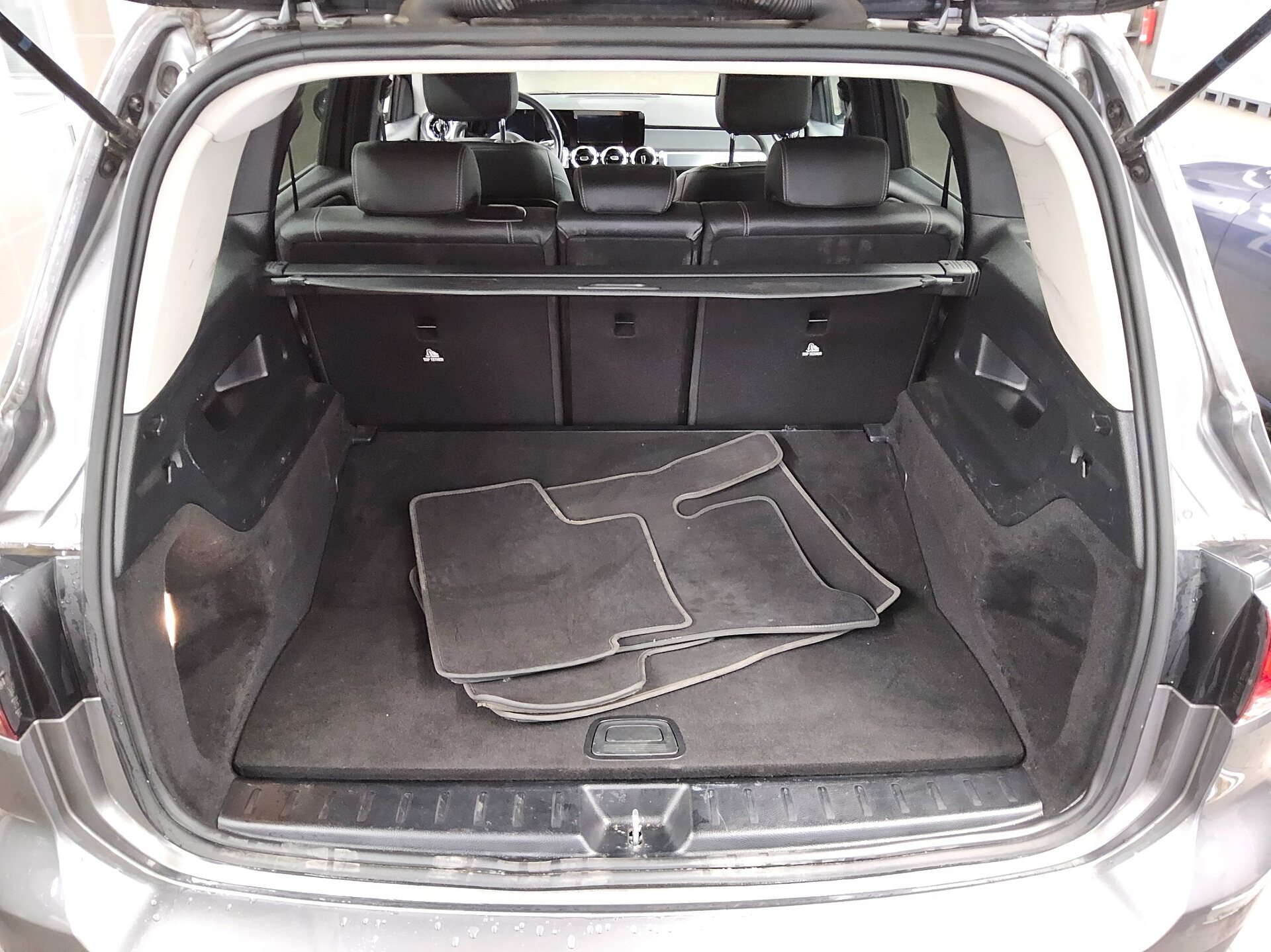 Mercedes-Benz GLB 200 d Style T-Leder Navi LED MBUX AHK PDC 12
