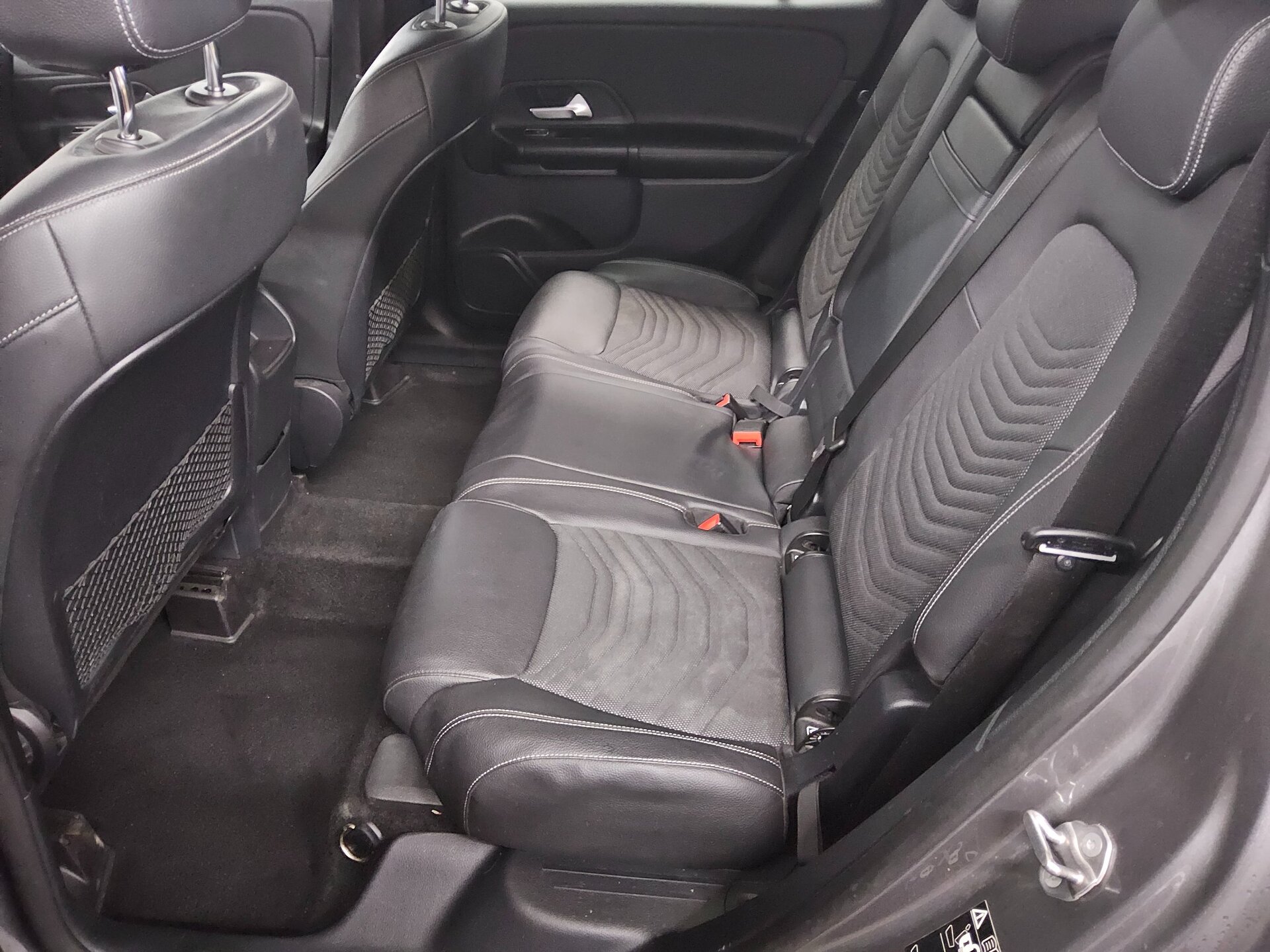 Mercedes-Benz GLB 200 d Style T-Leder Navi LED MBUX AHK PDC 13