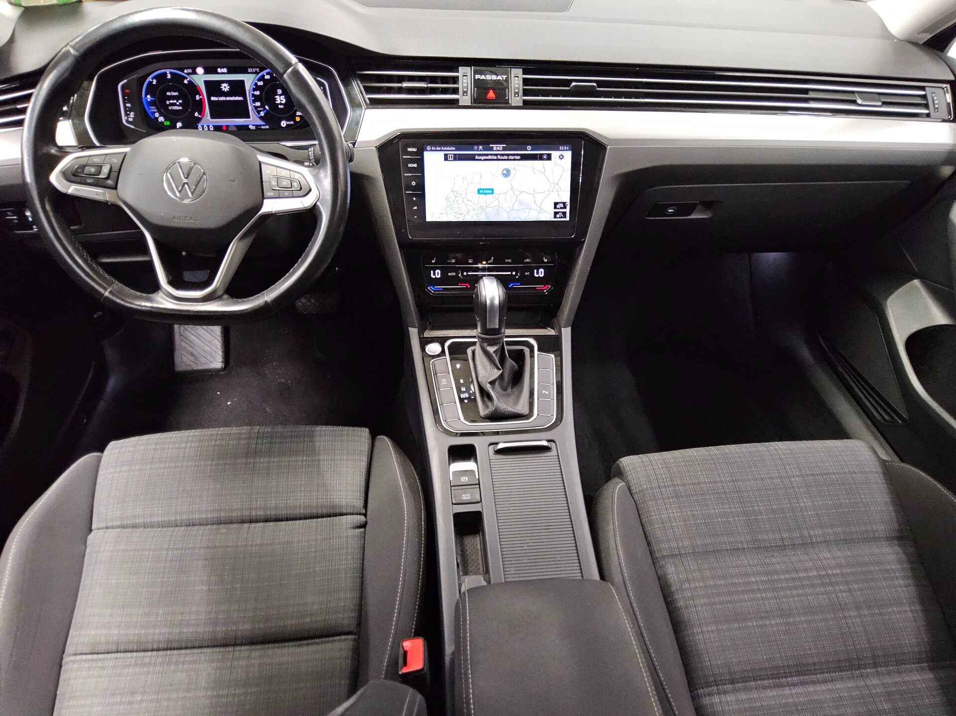 Volkswagen Passat Variant 2.0 TDI Business Navi LED DC AHK 5