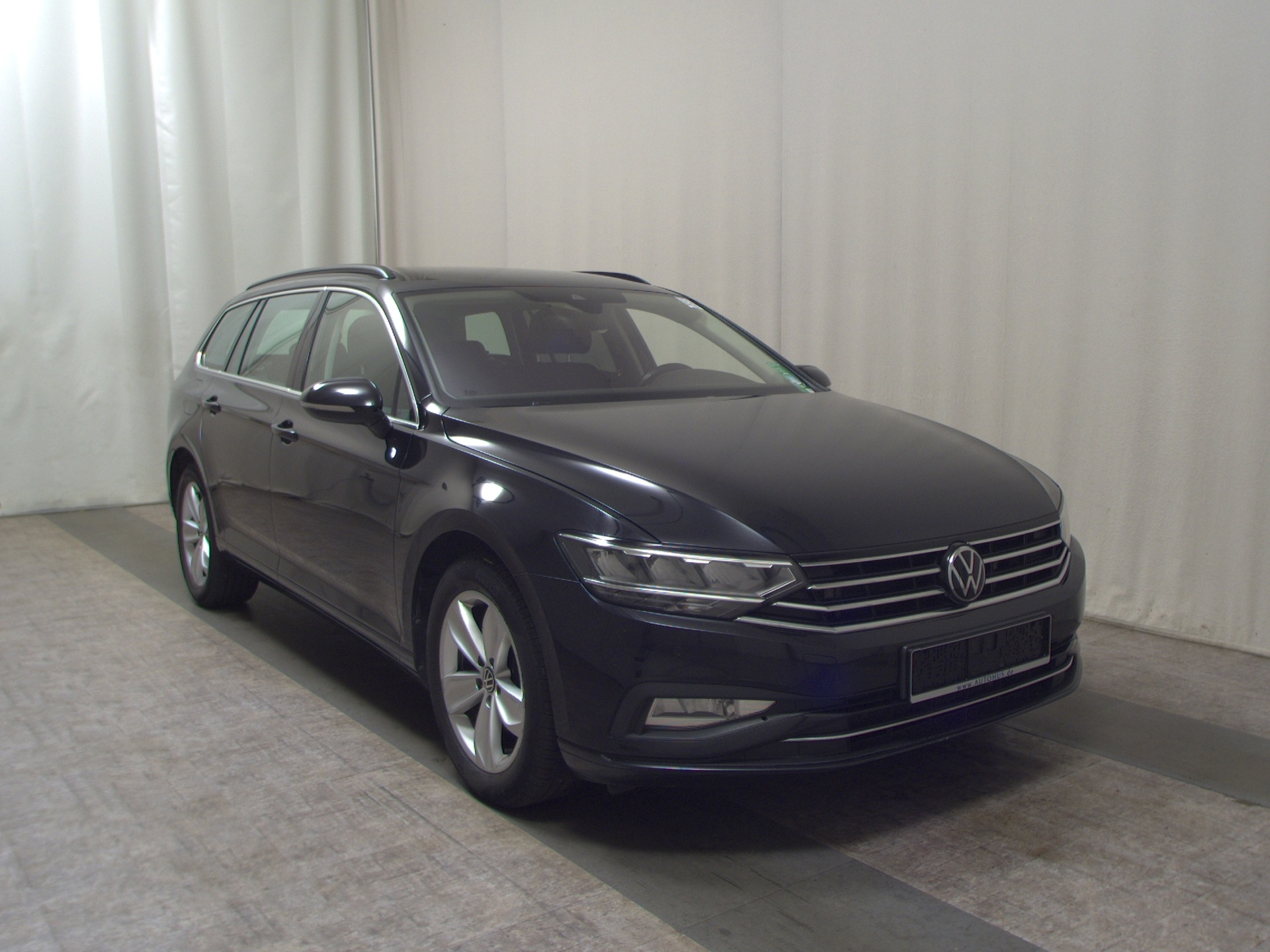 Volkswagen Passat Variant 2.0 TDI Business Navi LED DC AHK 3
