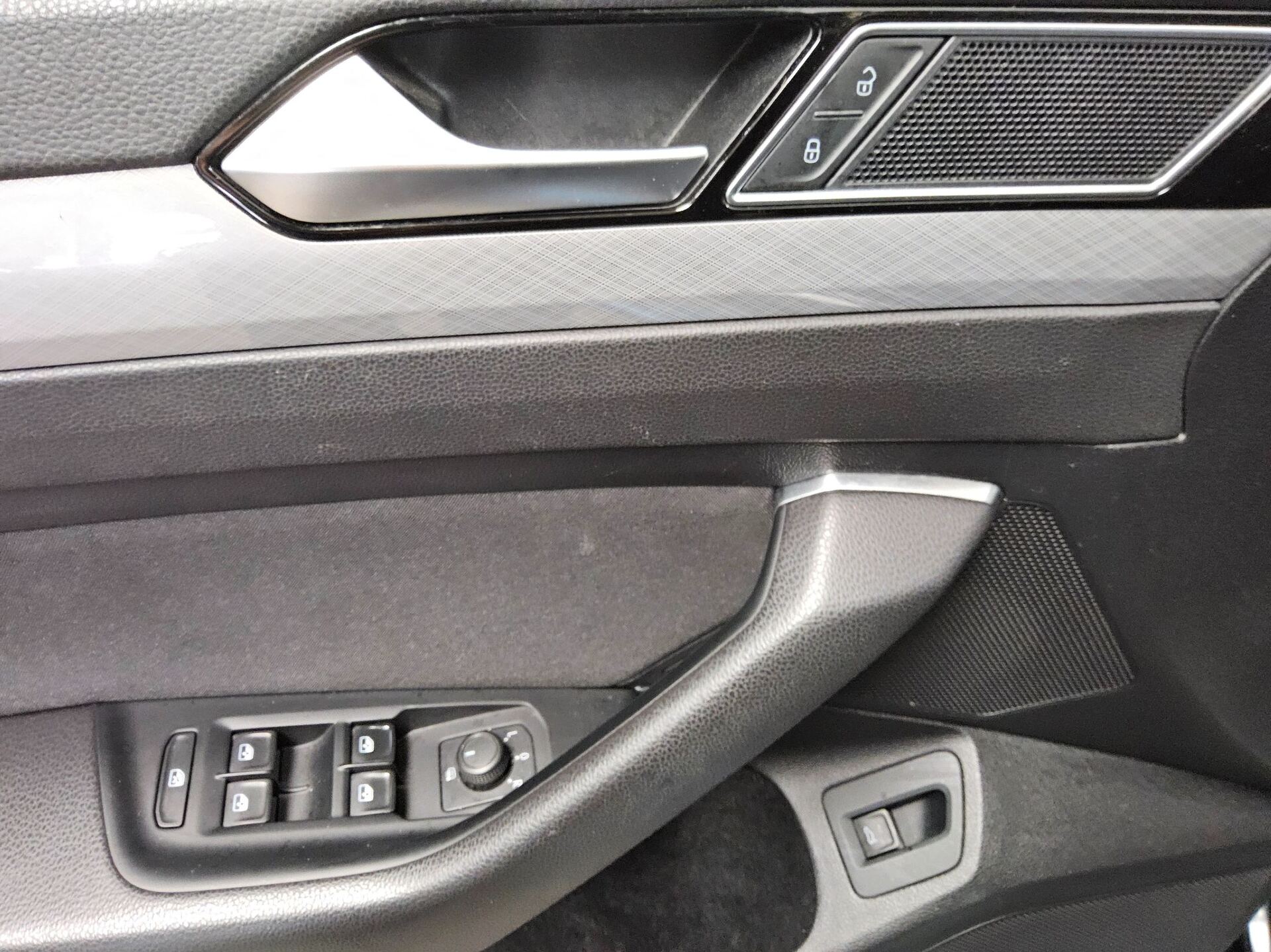 Volkswagen Passat Variant 2.0 TDI Business Navi LED DC AHK 10